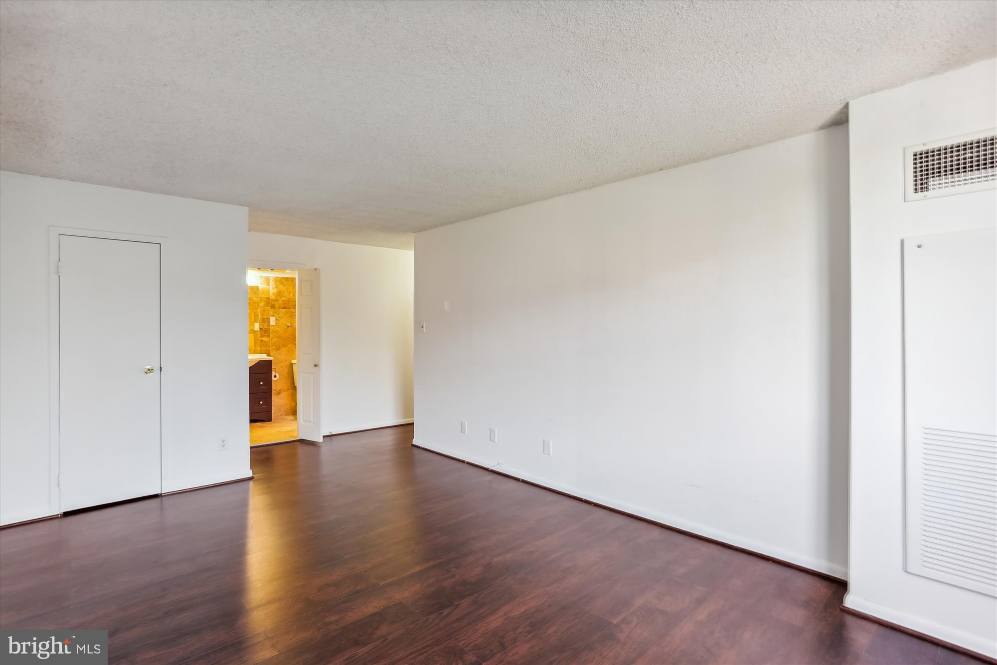 WESTLAKE TOWERS - Residential