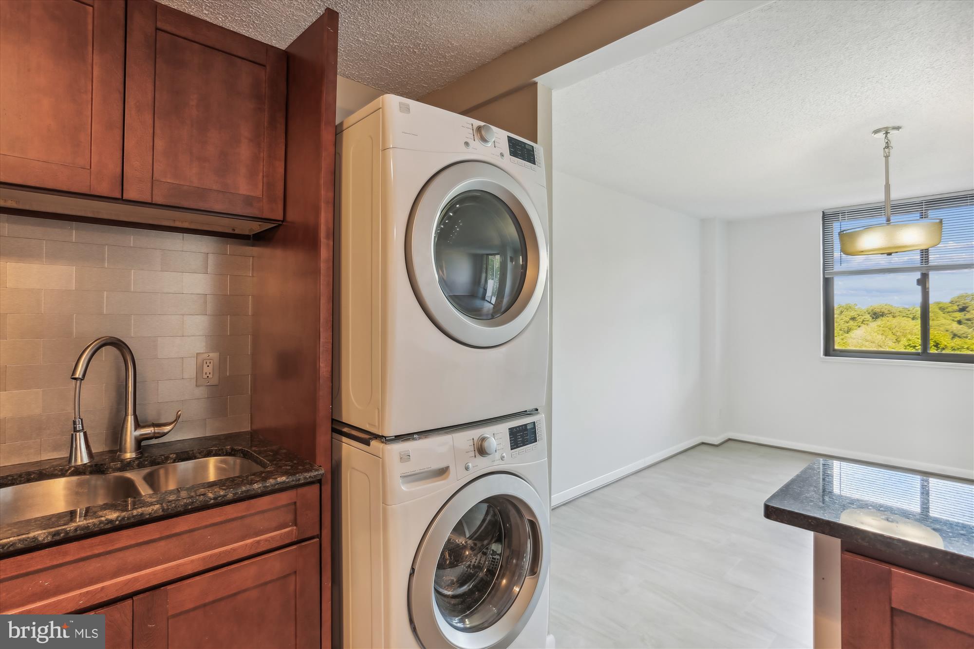 WESTLAKE TOWERS - Residential