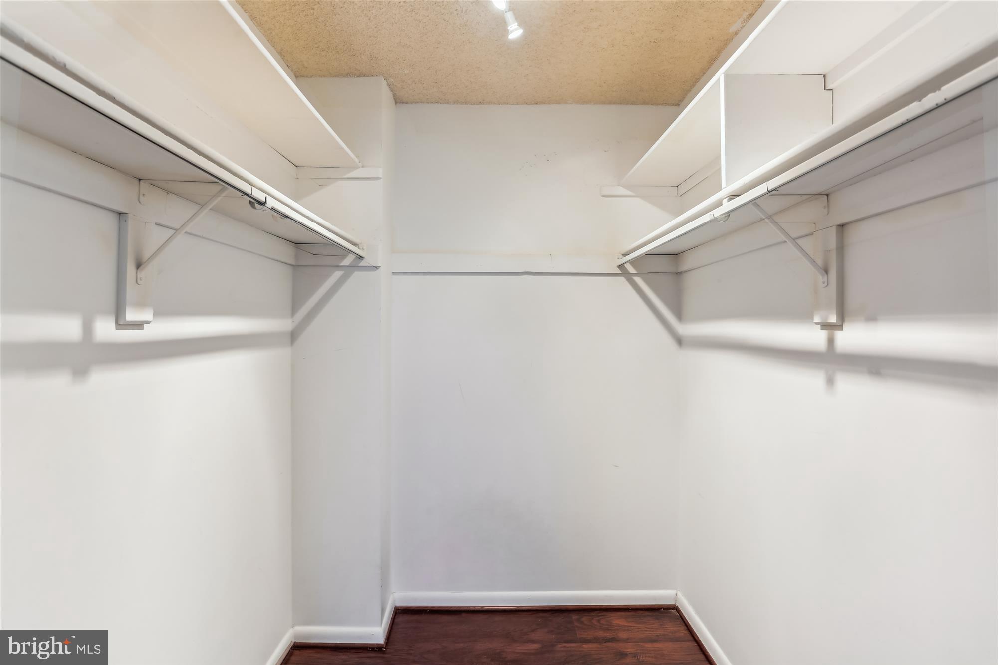 WESTLAKE TOWERS - Residential