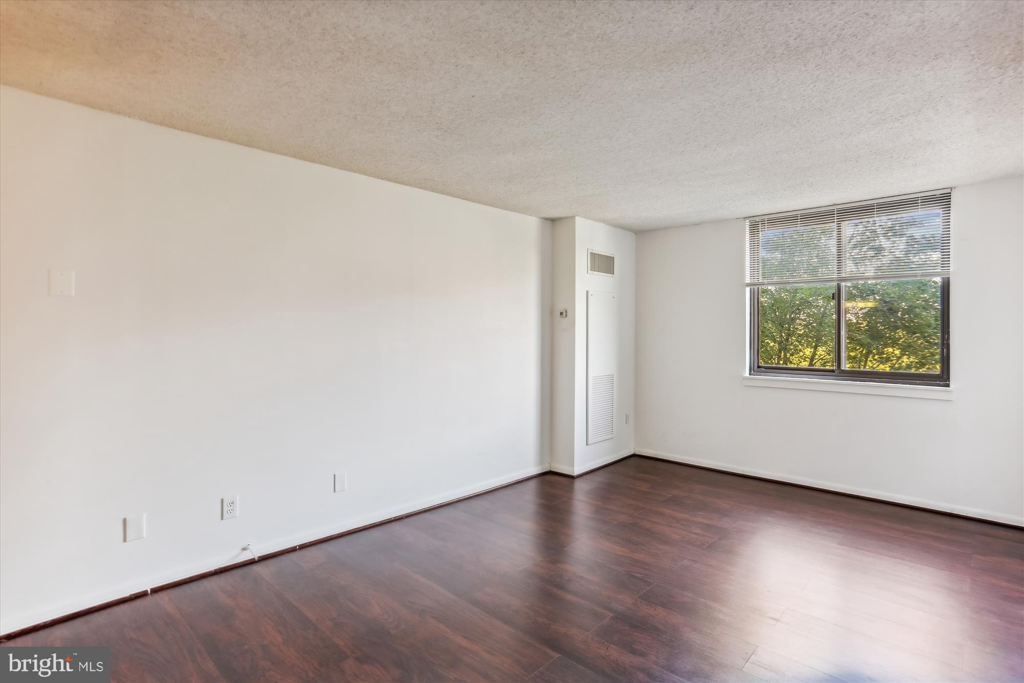 WESTLAKE TOWERS - Residential