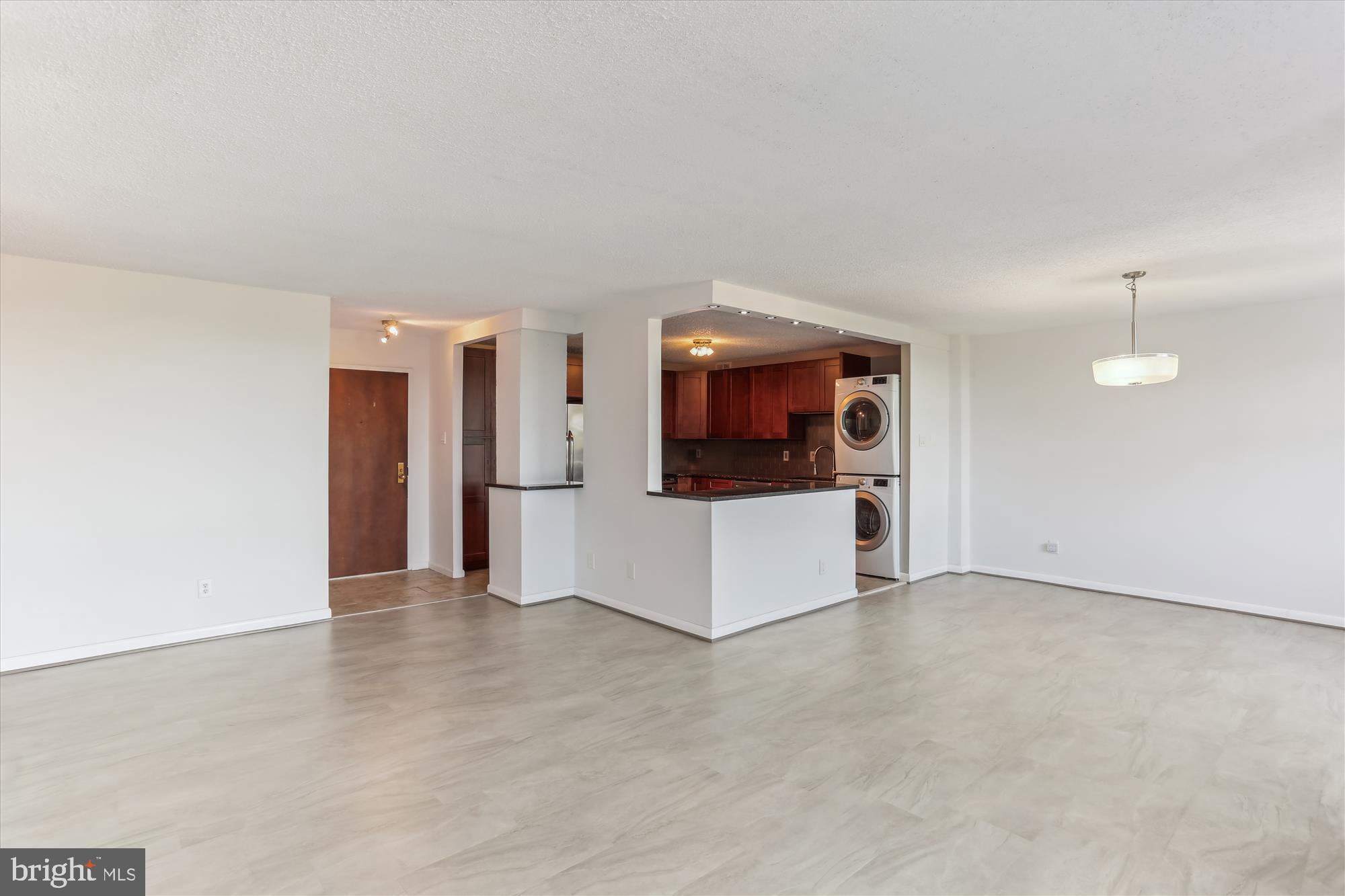 WESTLAKE TOWERS - Residential