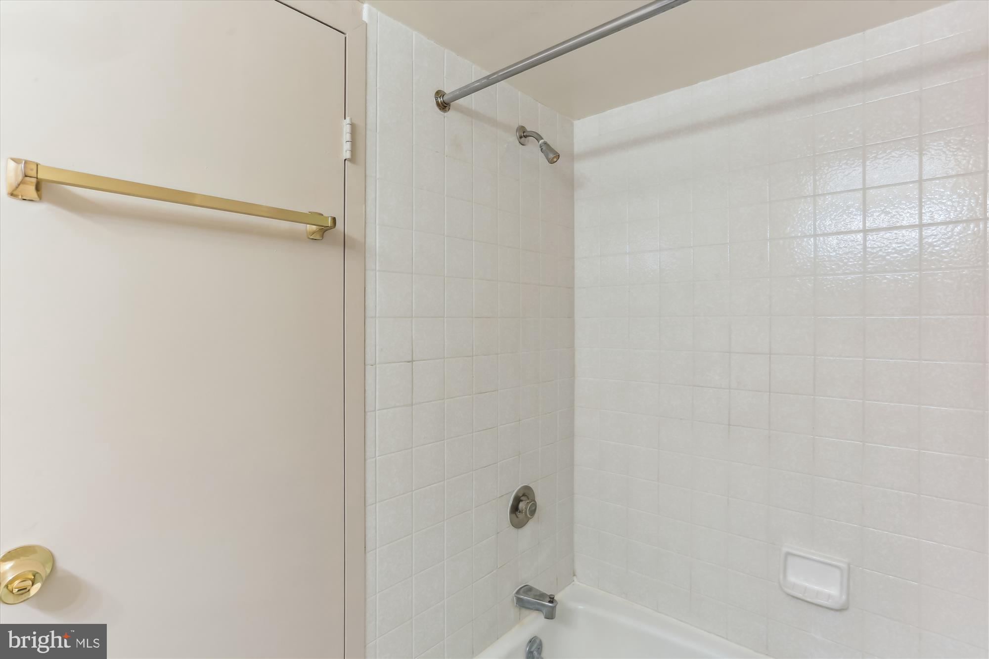 WESTLAKE TOWERS - Residential