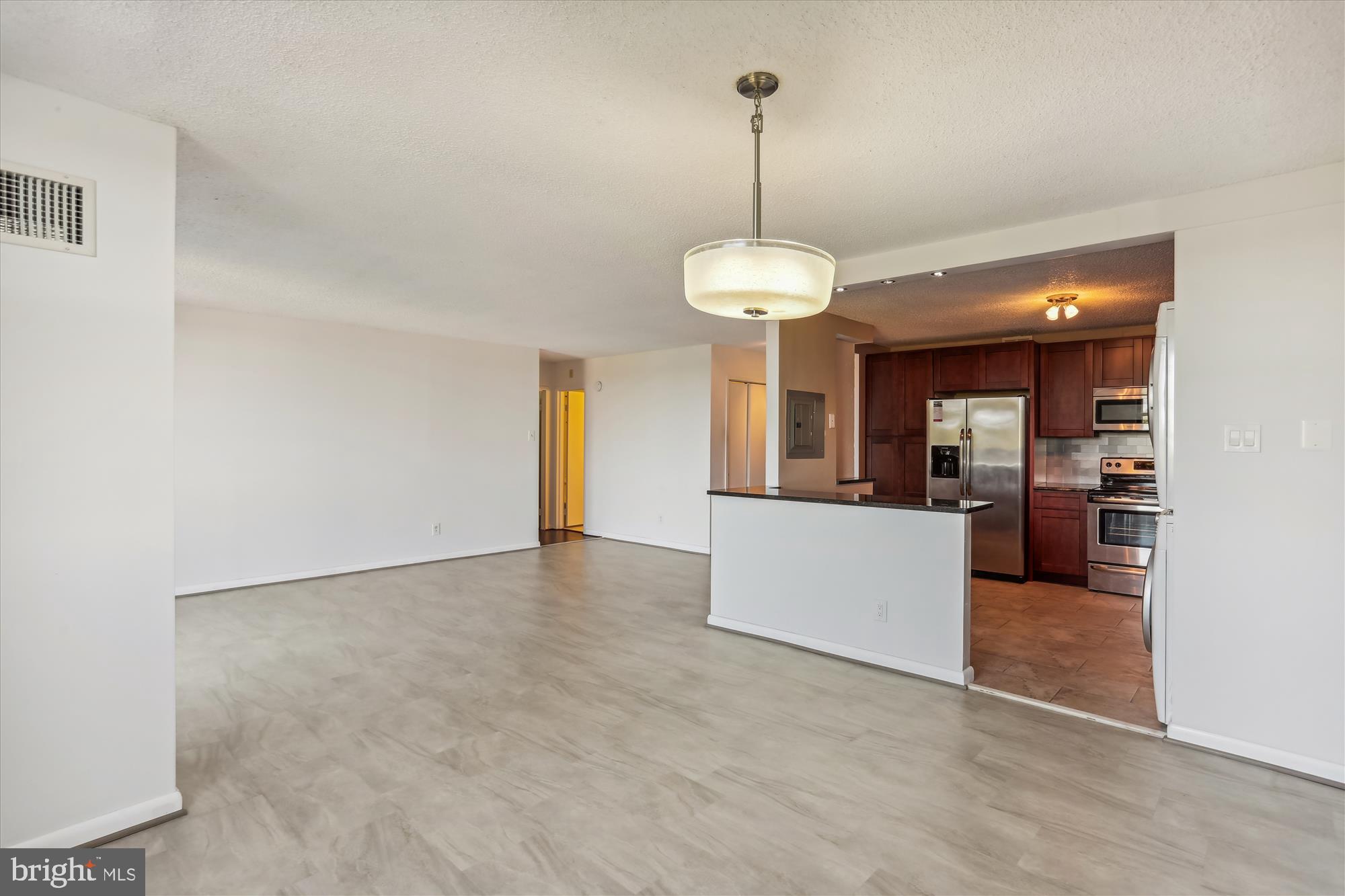 WESTLAKE TOWERS - Residential