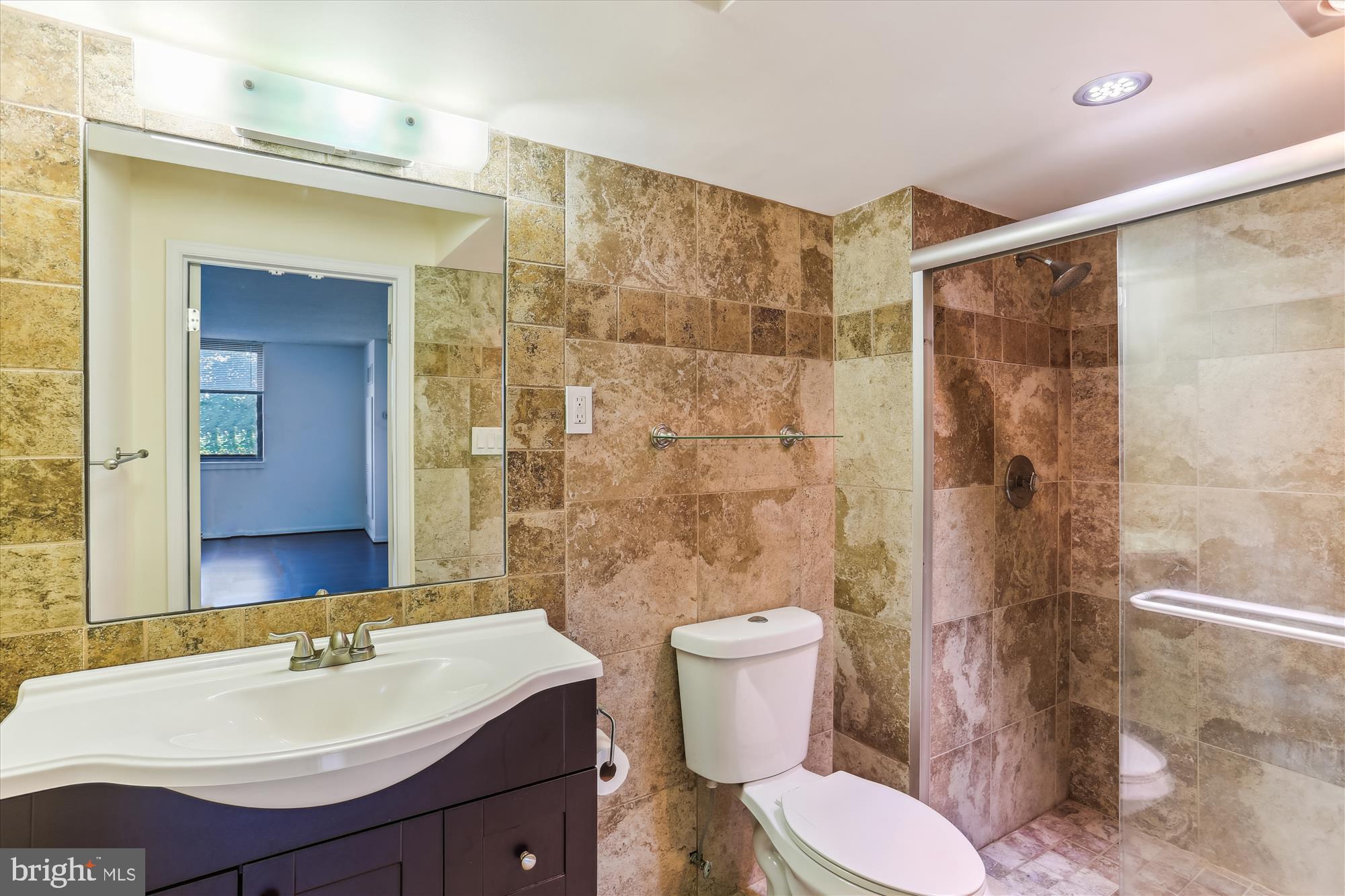 WESTLAKE TOWERS - Residential