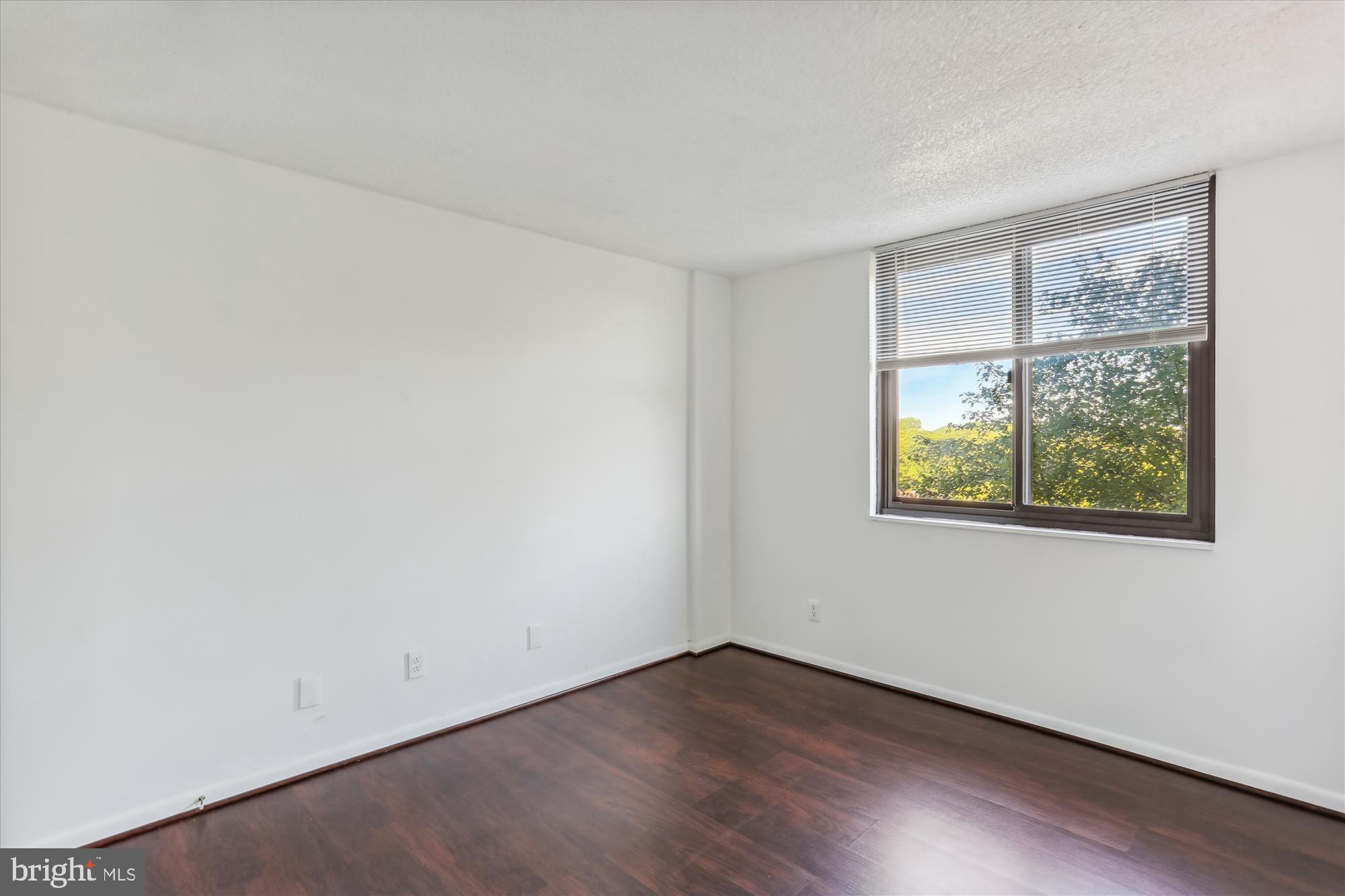 WESTLAKE TOWERS - Residential