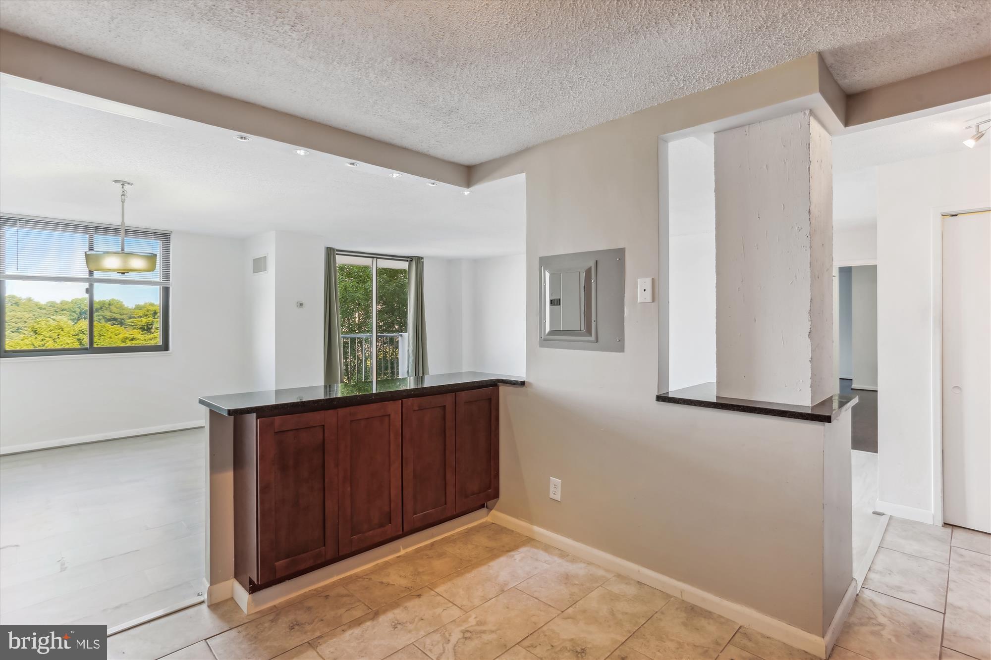 WESTLAKE TOWERS - Residential