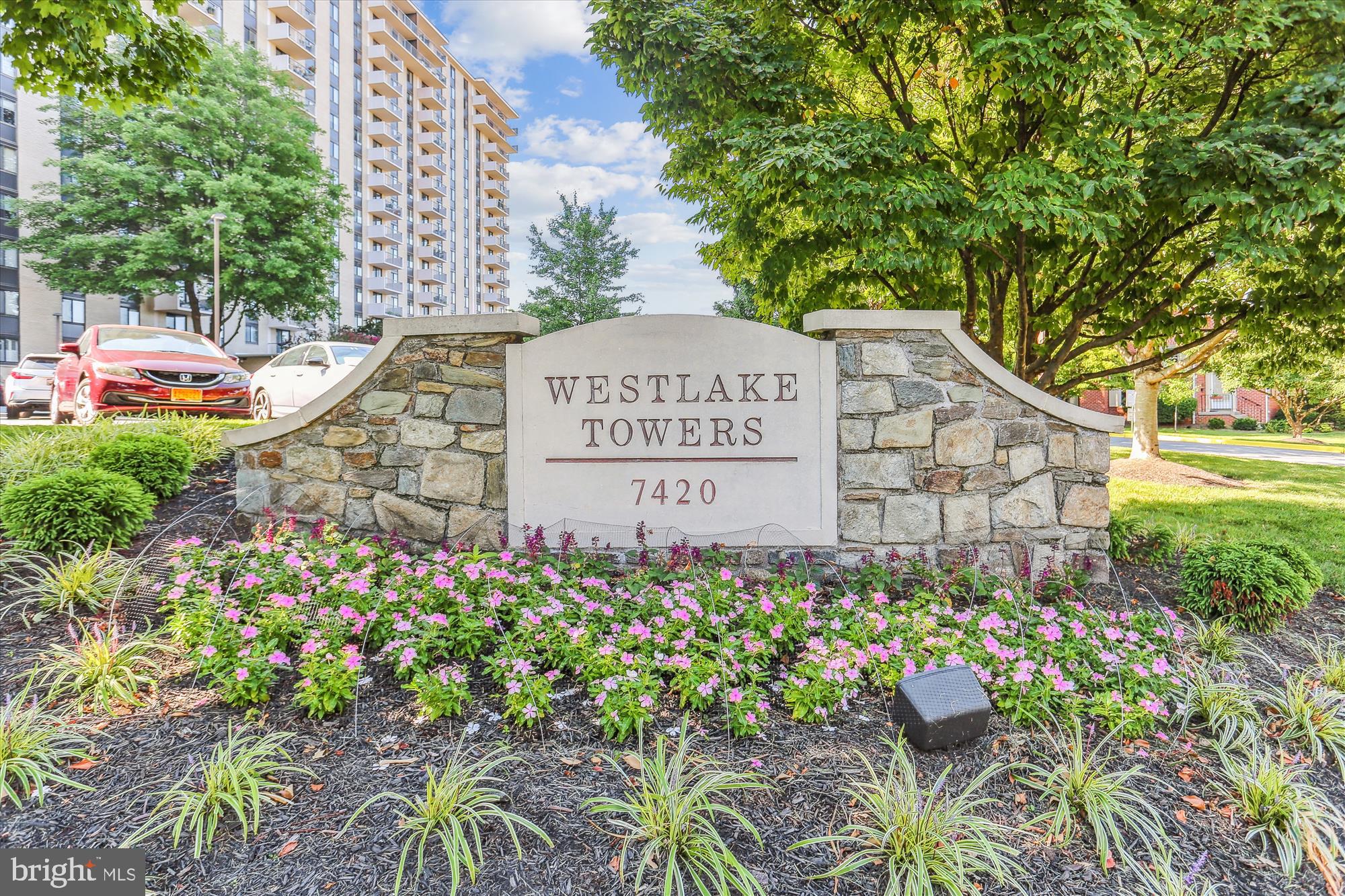 WESTLAKE TOWERS - Residential
