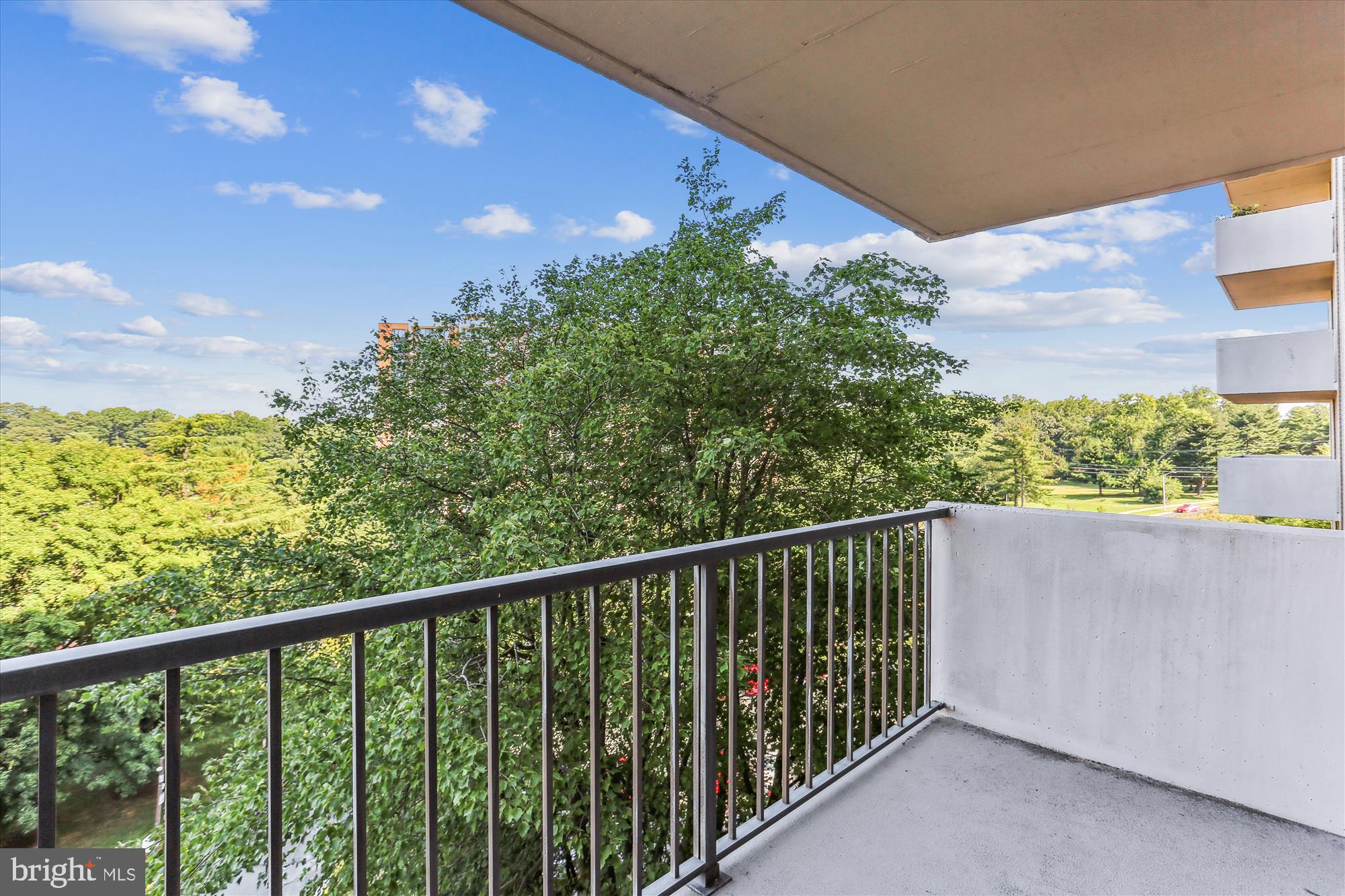 WESTLAKE TOWERS - Residential