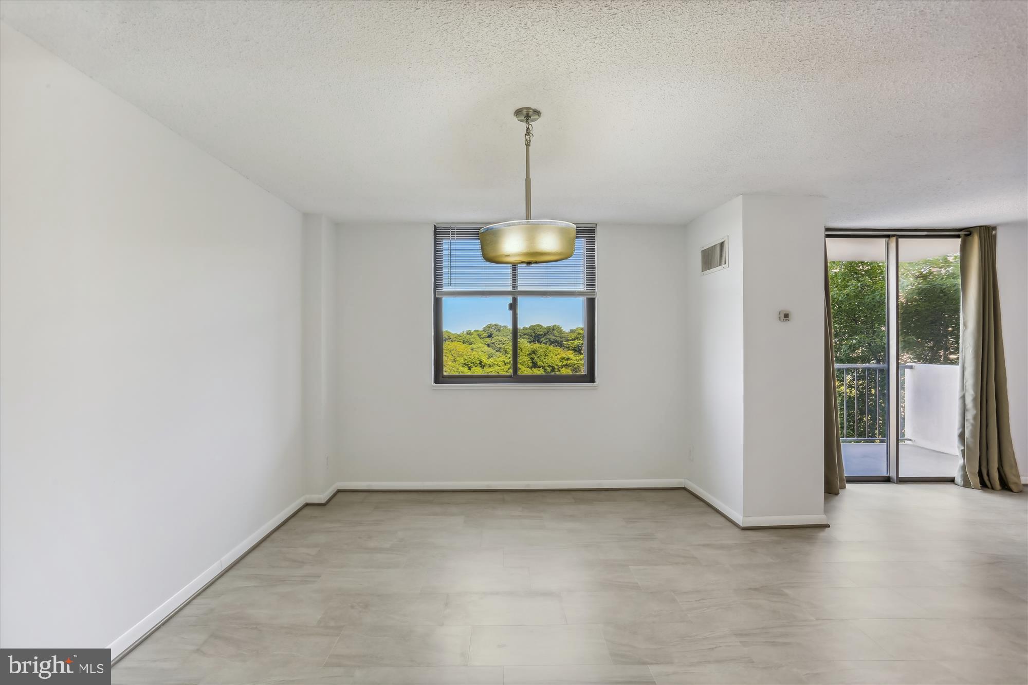 WESTLAKE TOWERS - Residential