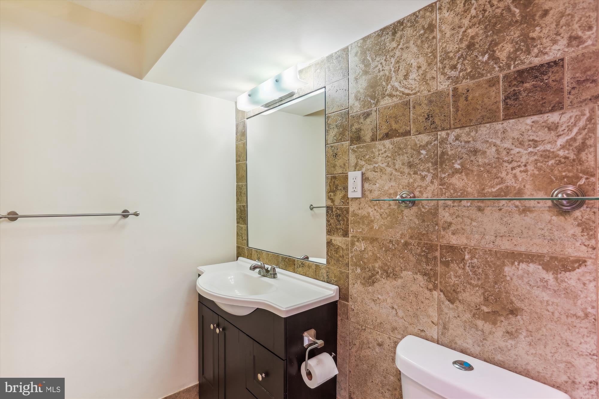 WESTLAKE TOWERS - Residential