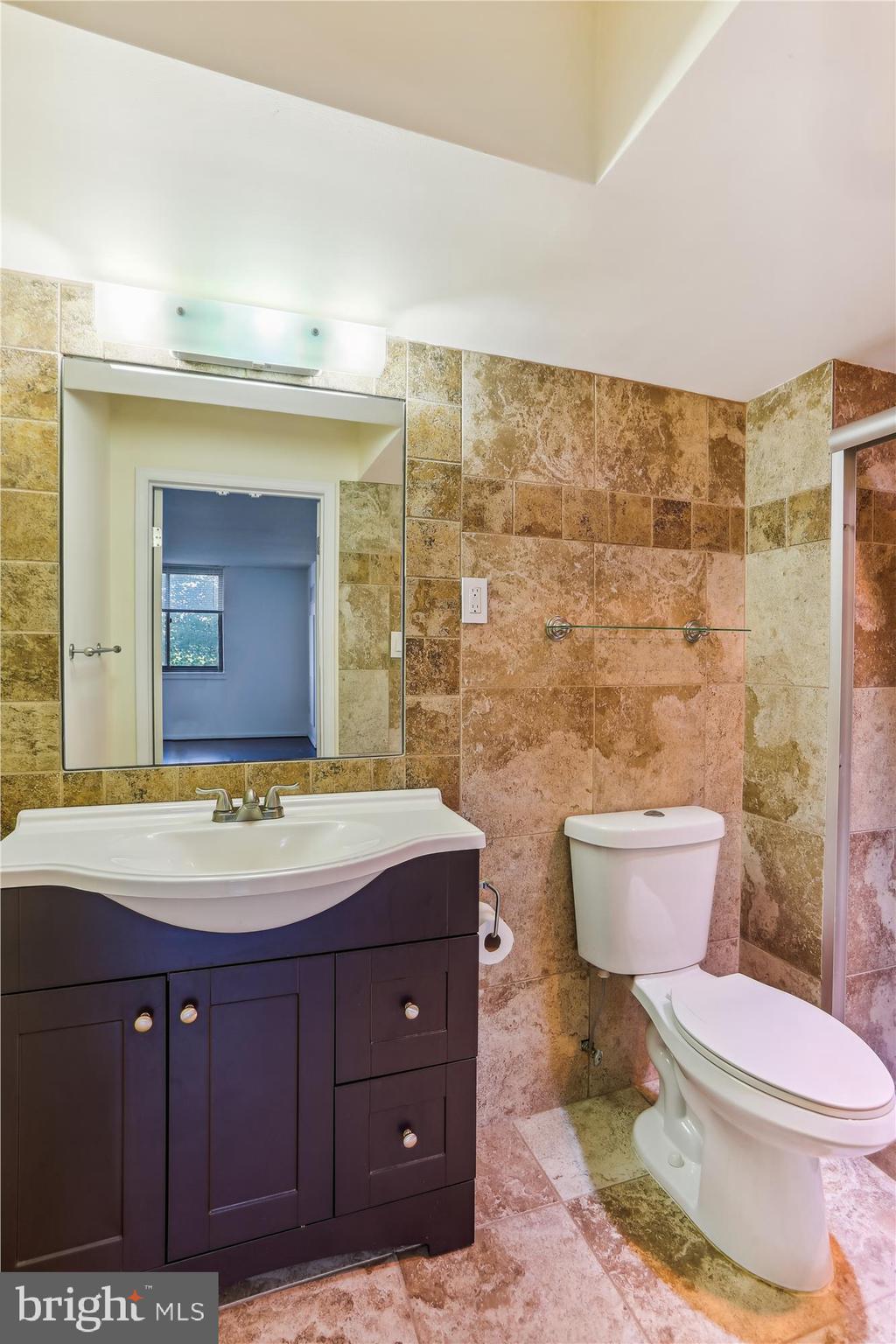 WESTLAKE TOWERS - Residential