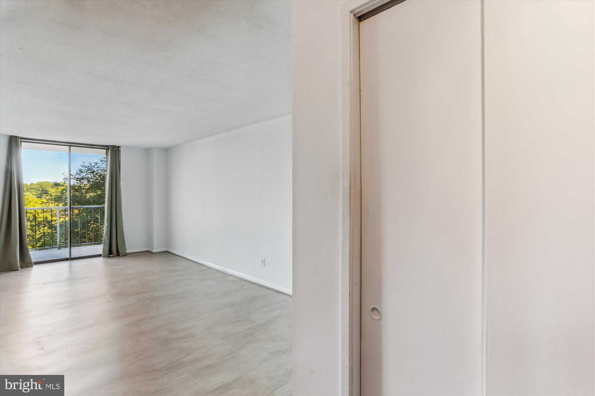 WESTLAKE TOWERS - Residential