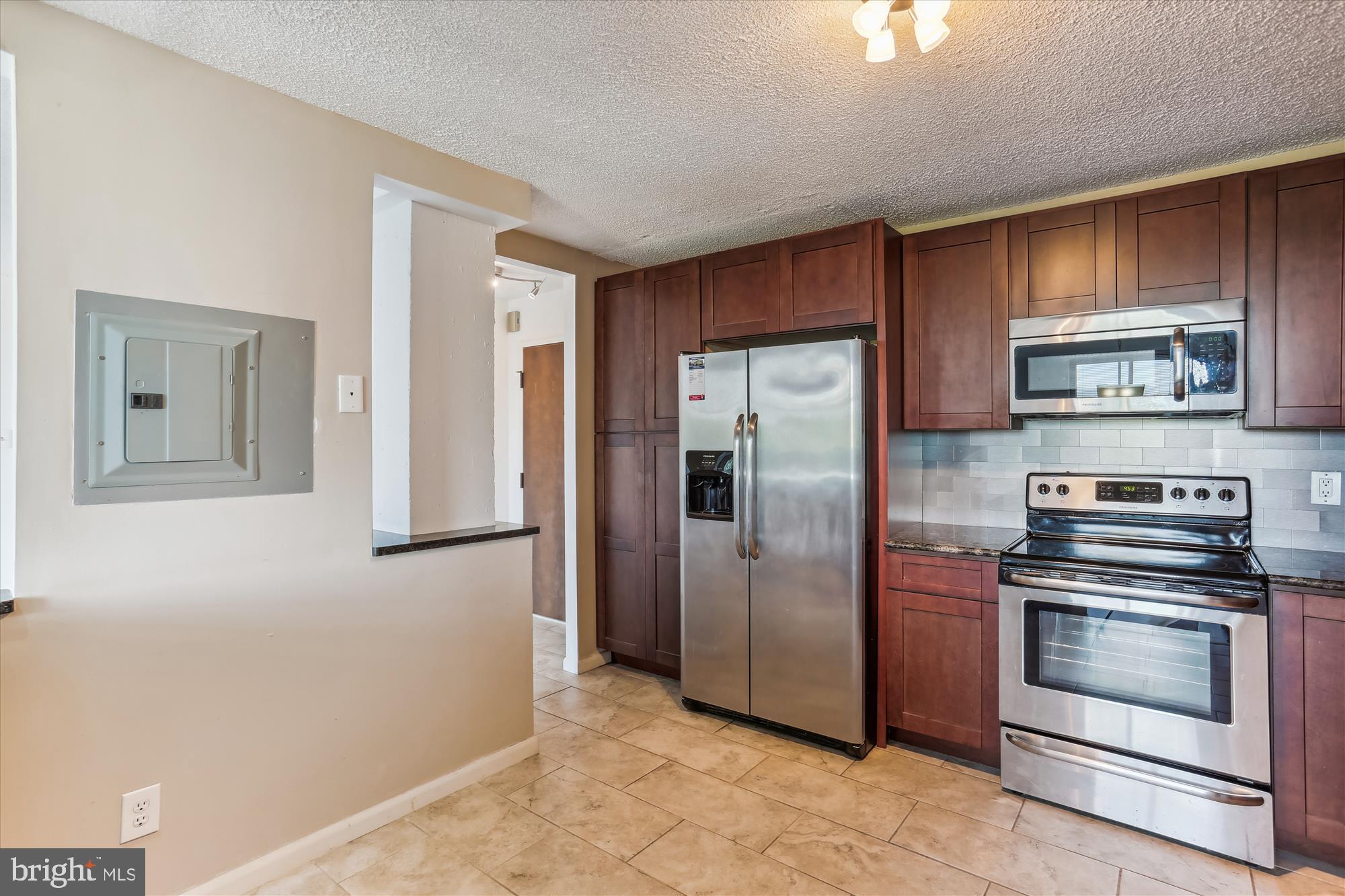 WESTLAKE TOWERS - Residential