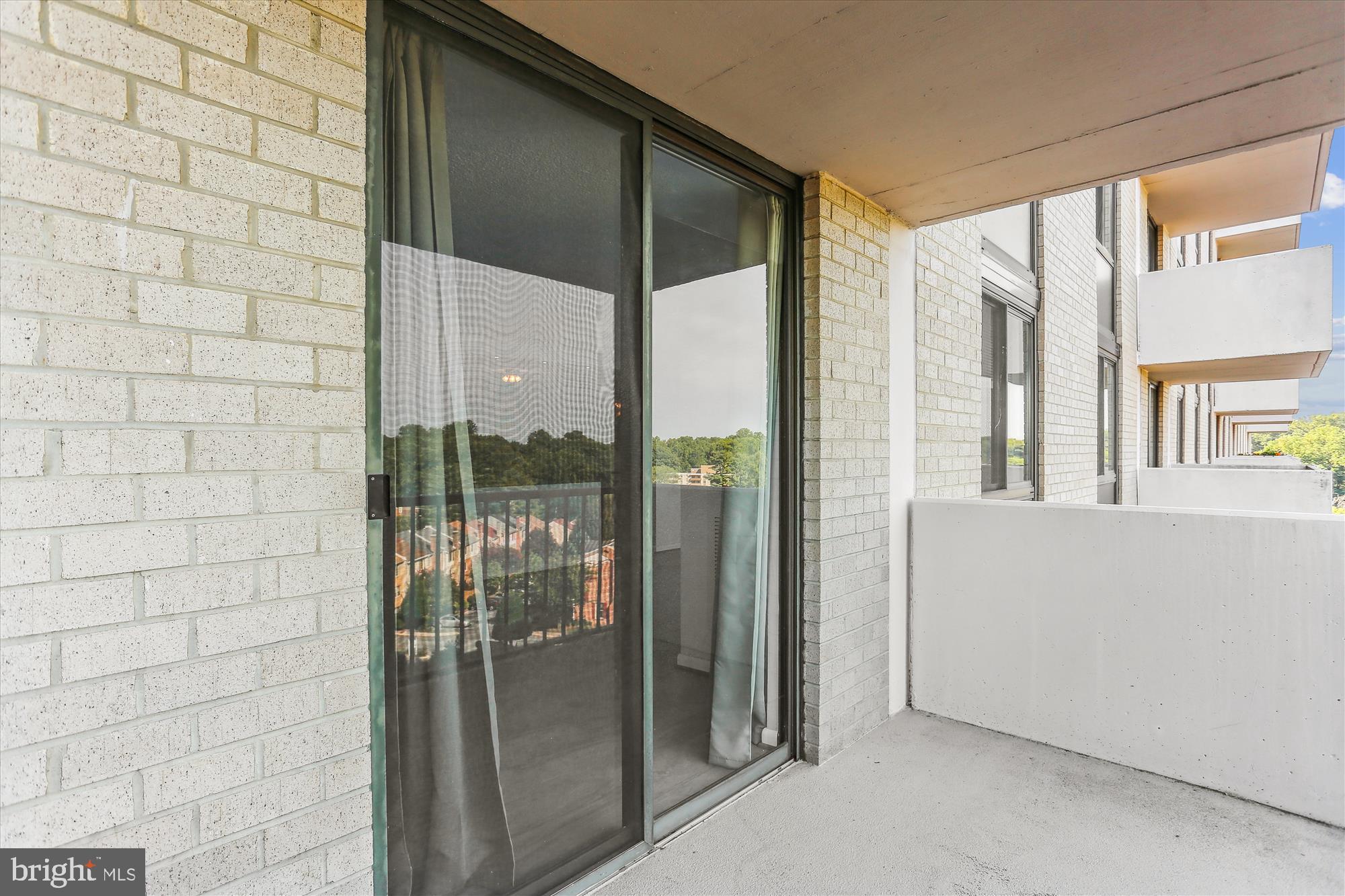 WESTLAKE TOWERS - Residential