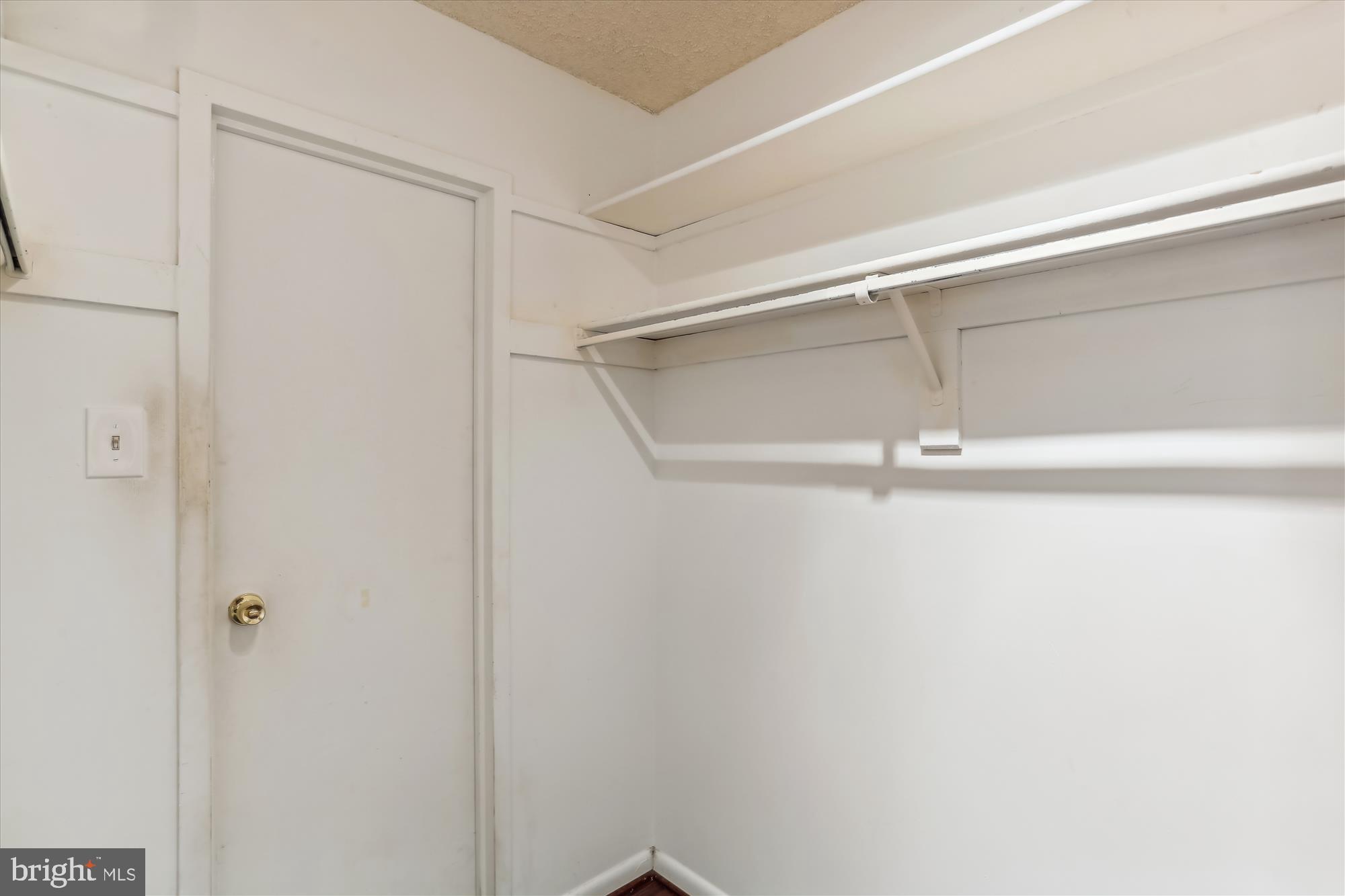 WESTLAKE TOWERS - Residential