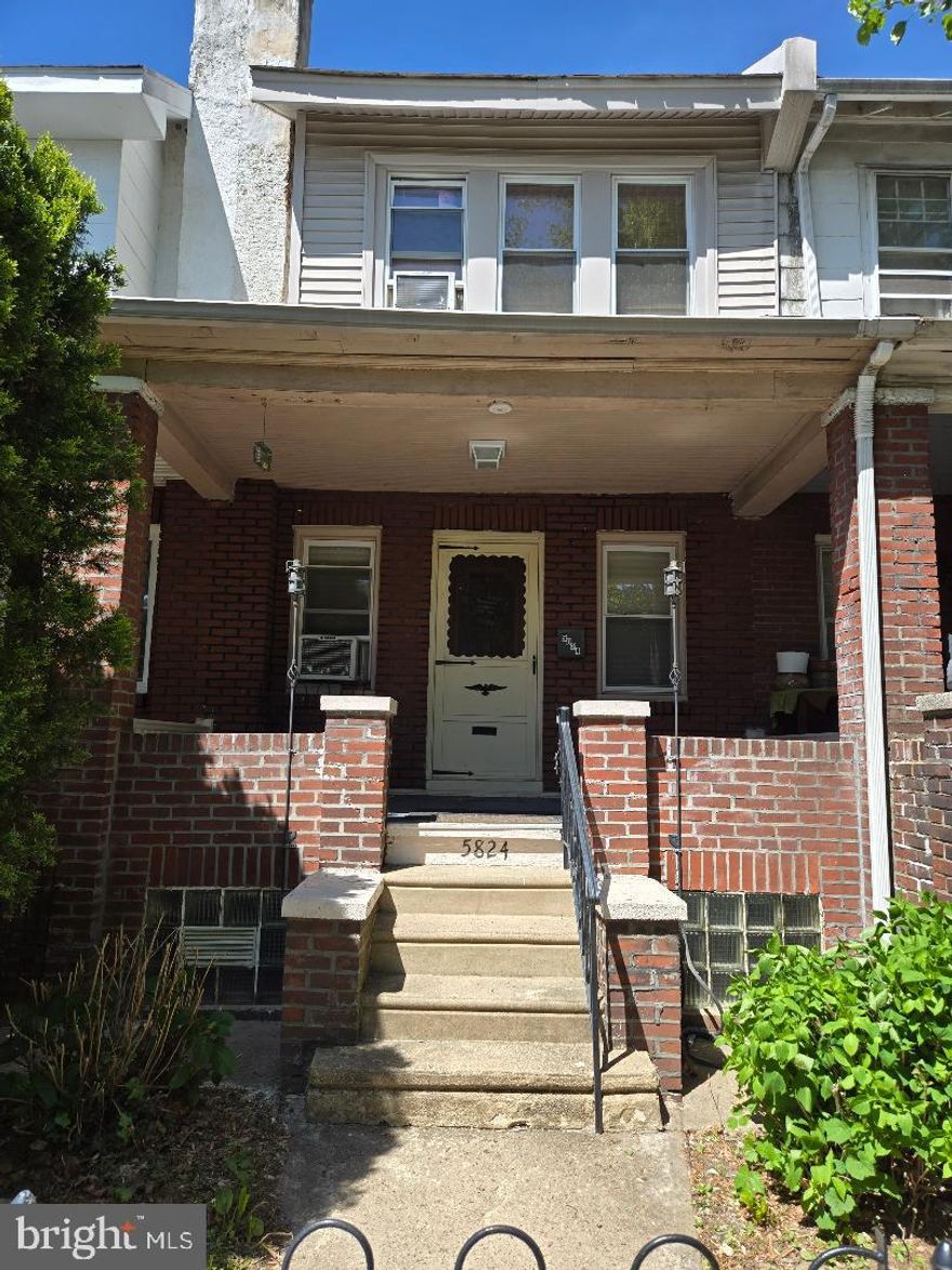 Large living room with wall to wall carpeting and ceiling fan, formal dining room with chair rail, kitchen with island, gas cooking,new flooring,pantry closet. Upper level has primary bedroom with ceiling  fan, 2 other bedrooms also with ceiling fans, hall bath with tile floor.