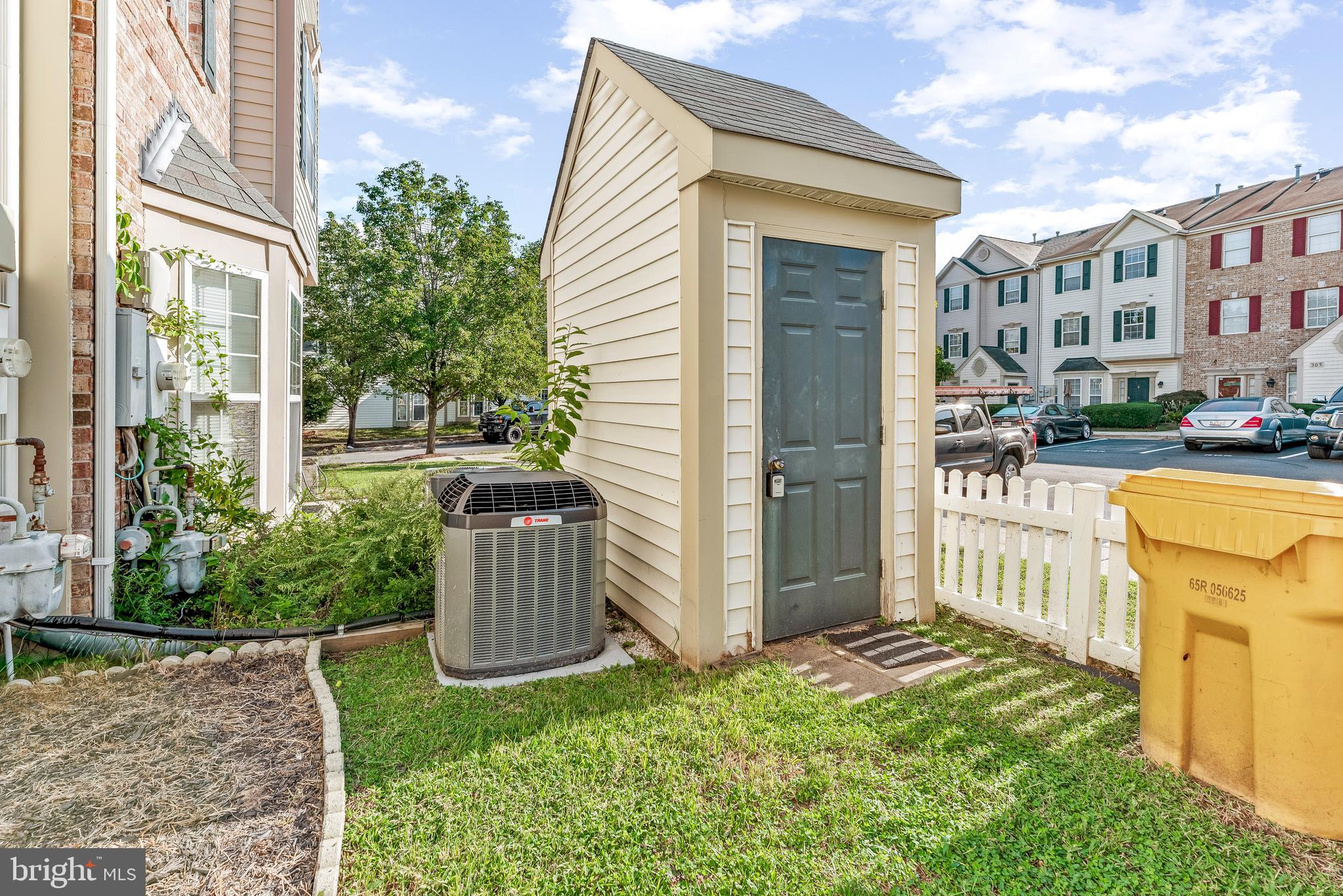 SEVEN OAKS - Residential