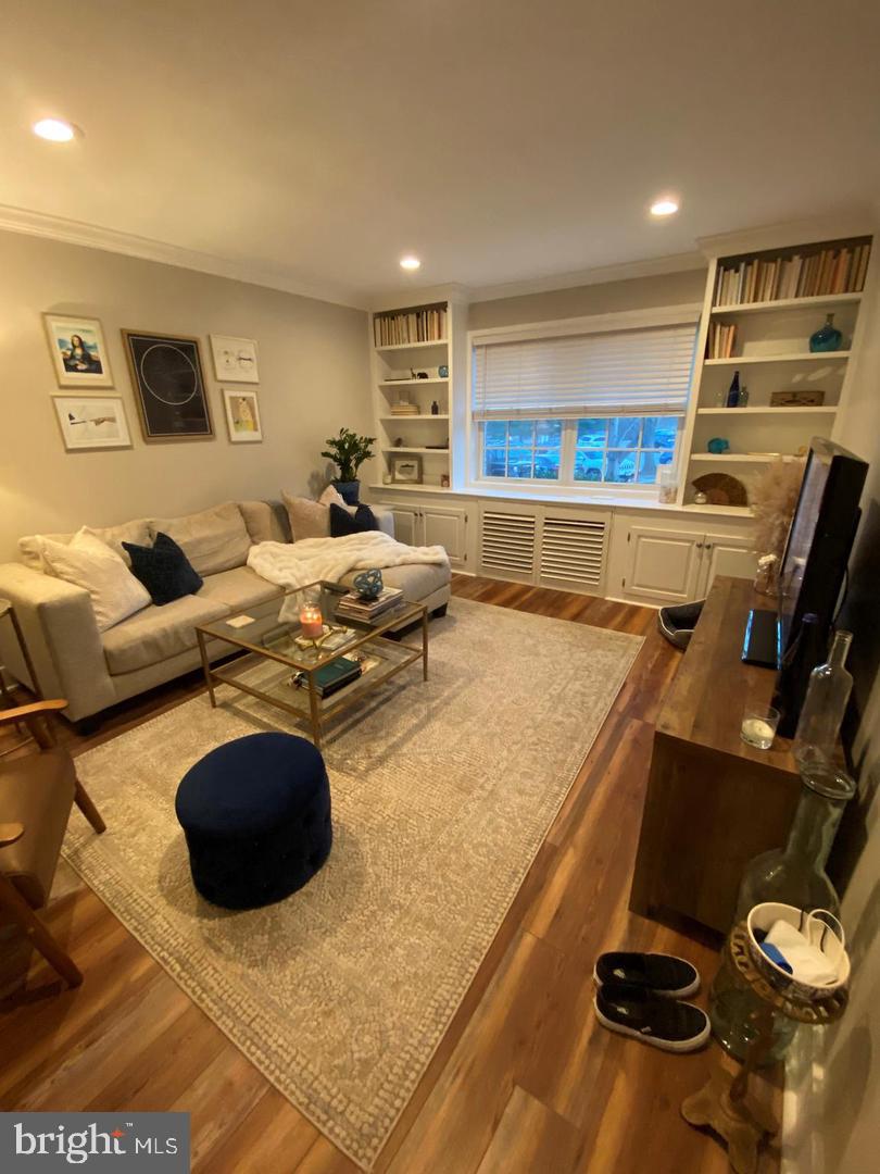 1714 W ABINGDON DRIVE W 102