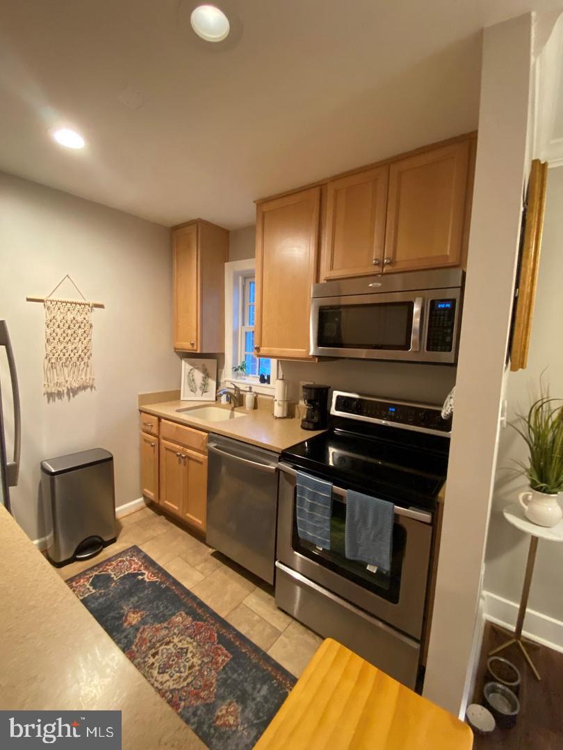 1714 W ABINGDON DRIVE W 102
