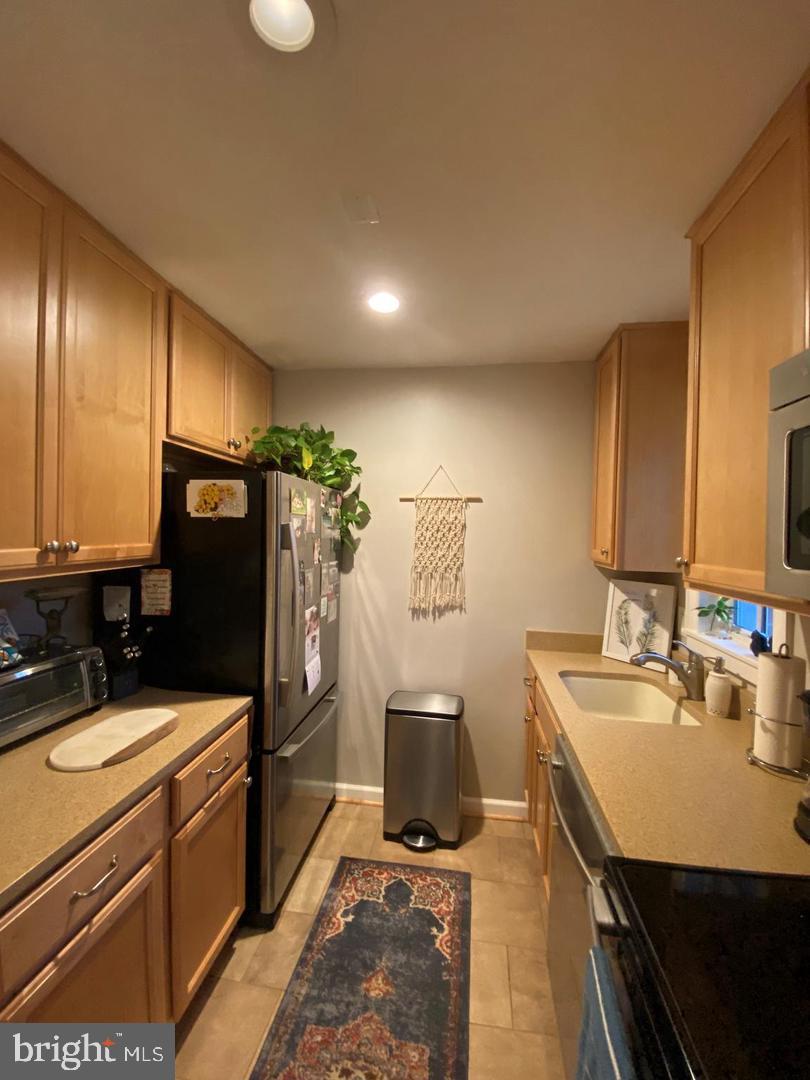 1714 W ABINGDON DRIVE W 102