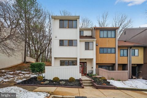 Photo of 1817 Old Post Terrace, WOODBRIDGE, VA 22191 (MLS # VAPW2113224)