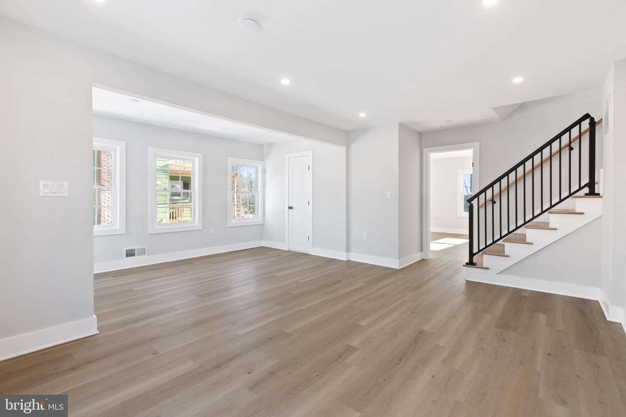 LANDOVER HILLS - Residential