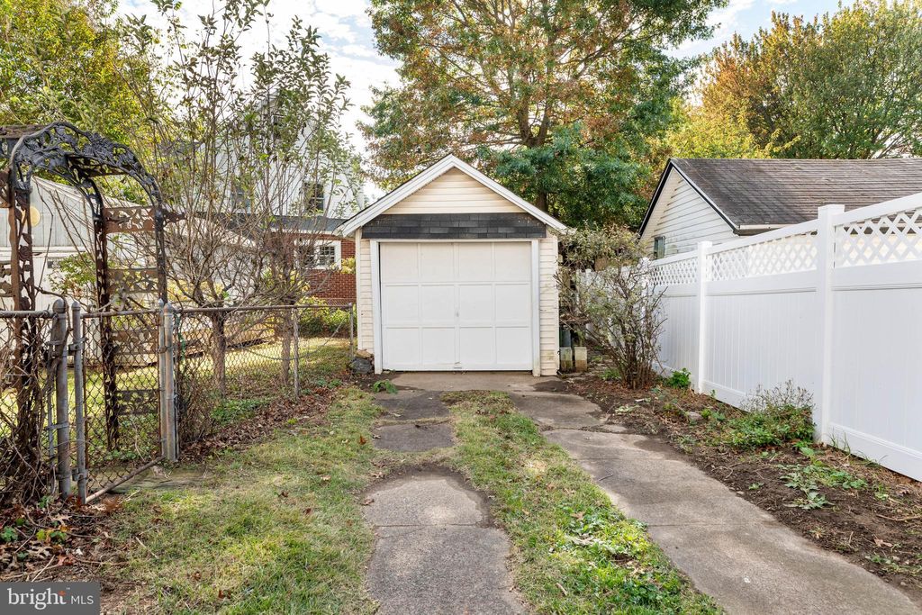 Photo of 25 Oak Lane, HAVERTOWN, PA 19083 (MLS # PADE2100210)