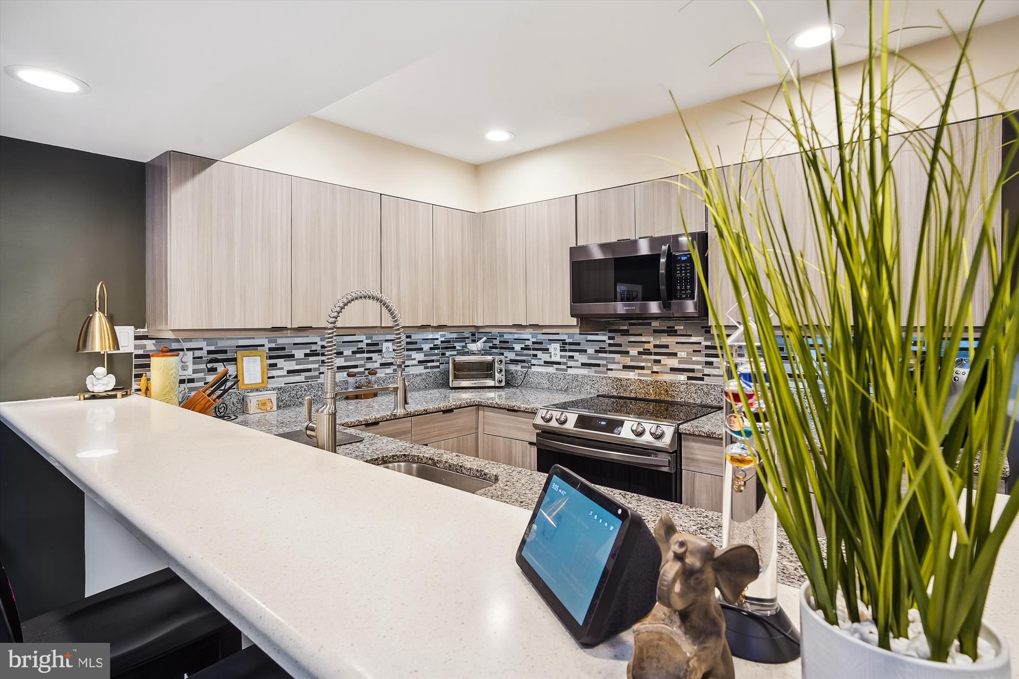 QUEENS LANDING - Residential