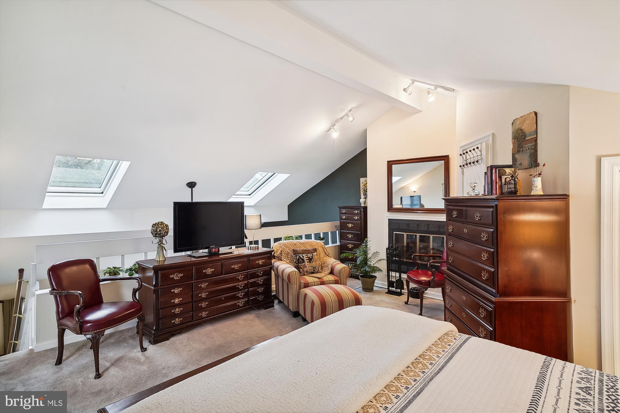 QUEENS LANDING - Residential