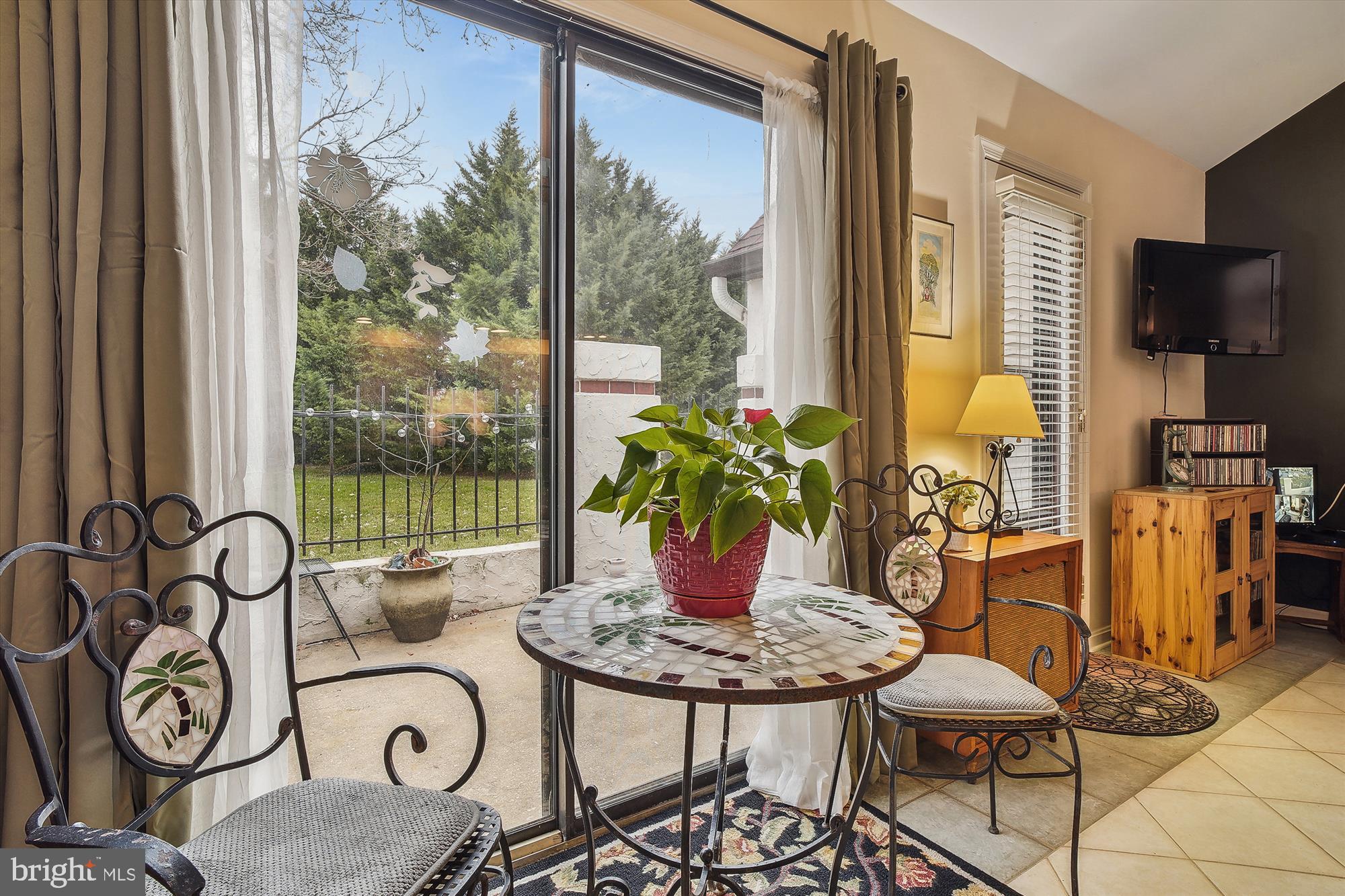 QUEENS LANDING - Residential