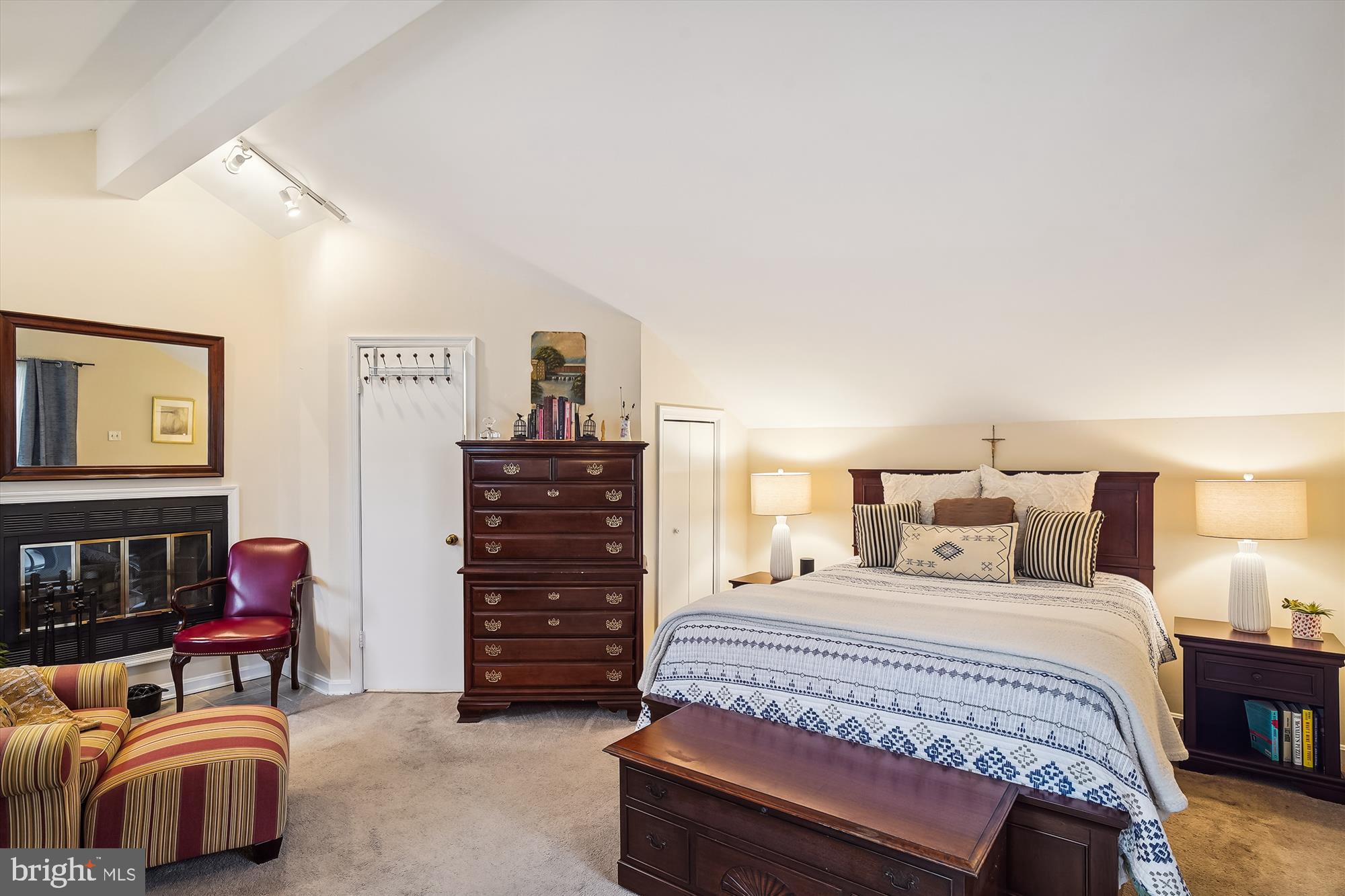 QUEENS LANDING - Residential