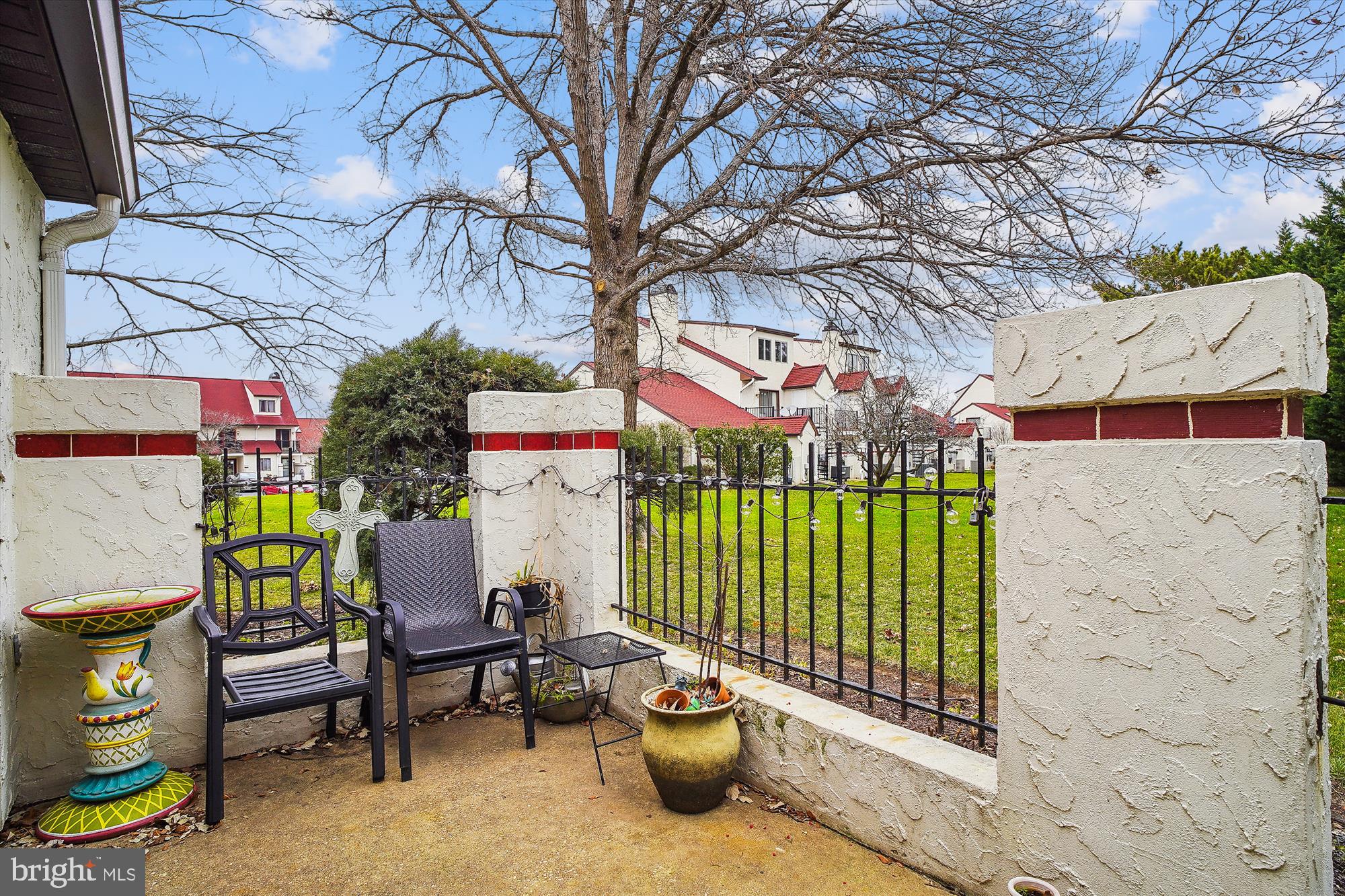 QUEENS LANDING - Residential