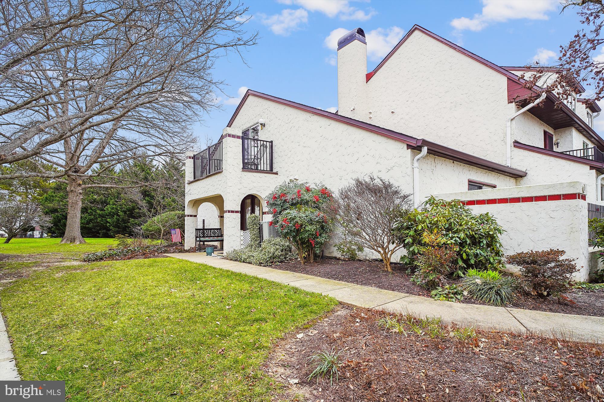 QUEENS LANDING - Residential