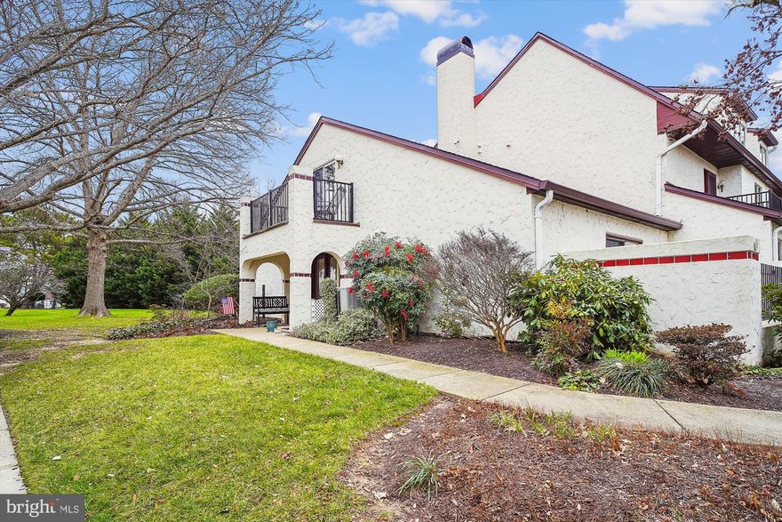 Welcome home to Queens Landing! An Amazing community on the Chester River featuring a community pool, tennis, pickle ball and raquet ball courts, kayak and paddle board launch ramps, water side walking trails, and direct access to Castle Marina. This contemporary style home offers an open concept and a Great kitchen set up with breakfast bar, new high end appliances, under cabinet lighting and plenty of counter top space. Wood burning fireplace in the top floor bedroom/loft, front and rear patios with a large storage closet.  End unit townhome with plenty of natural light! Short walk to a local pub restaurant and sushi restaurant. Close drive to Kent Narrows and easy access to Rte. 50 for commuting. Come See!