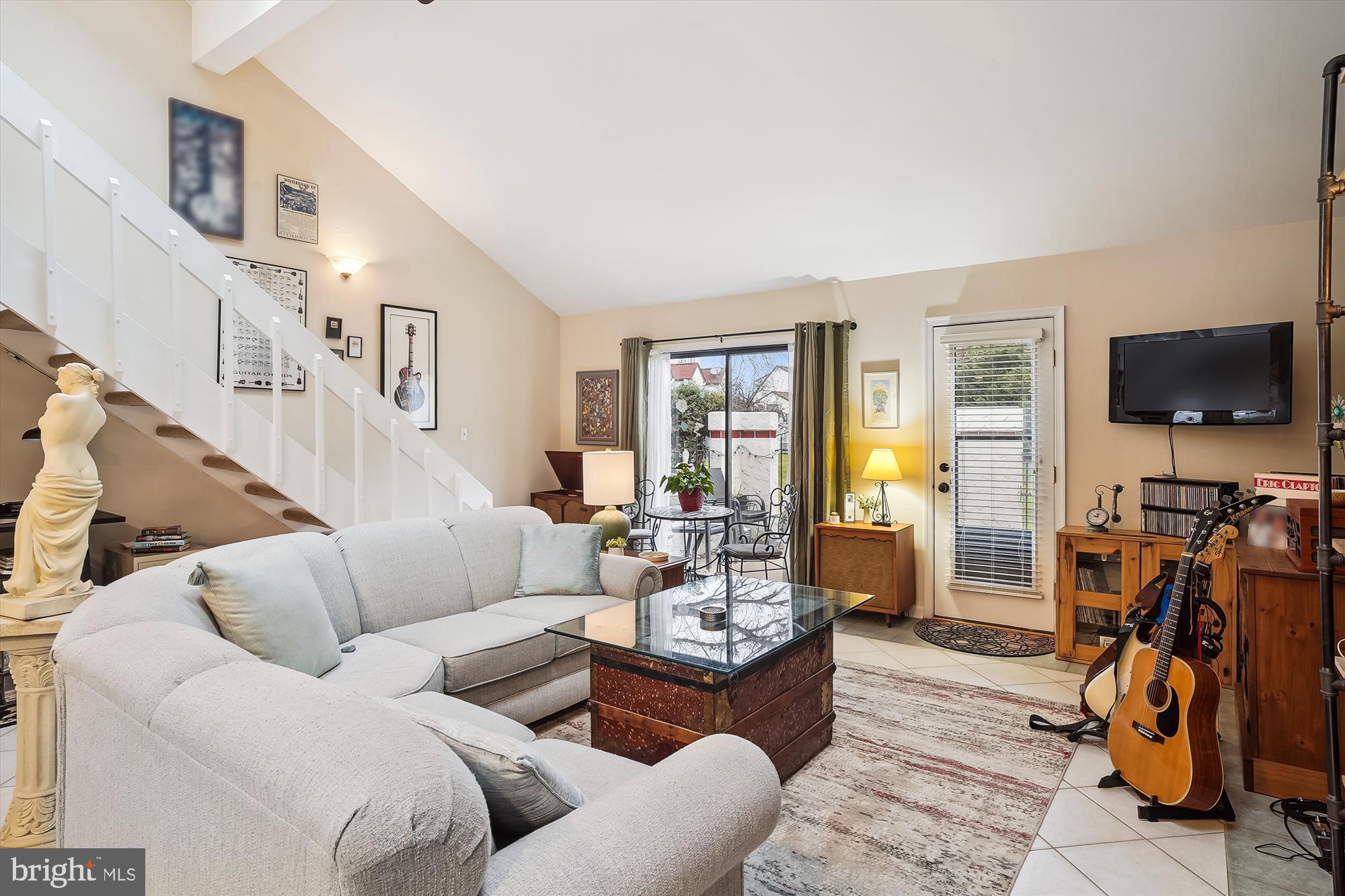 QUEENS LANDING - Residential