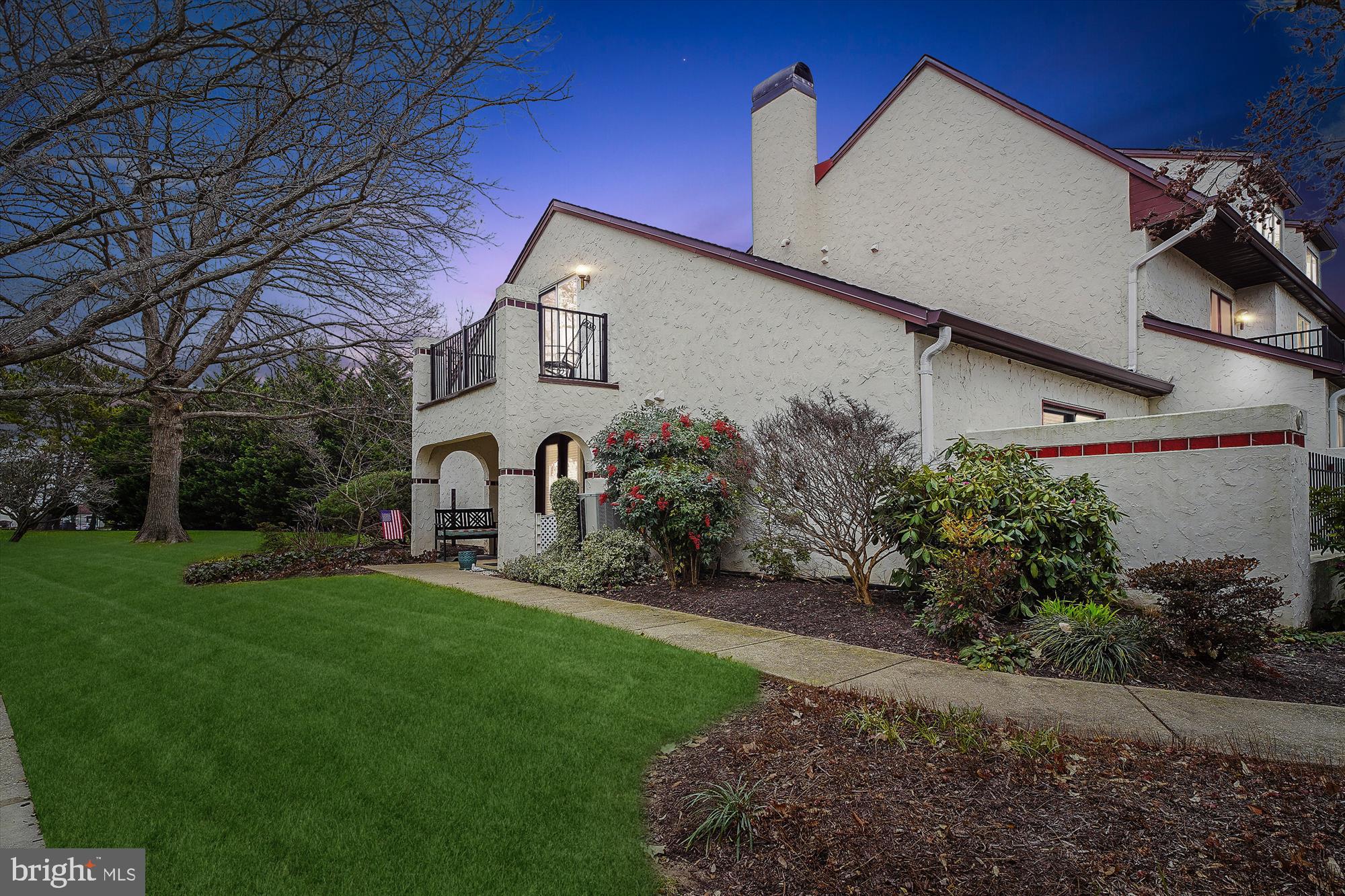 QUEENS LANDING - Residential