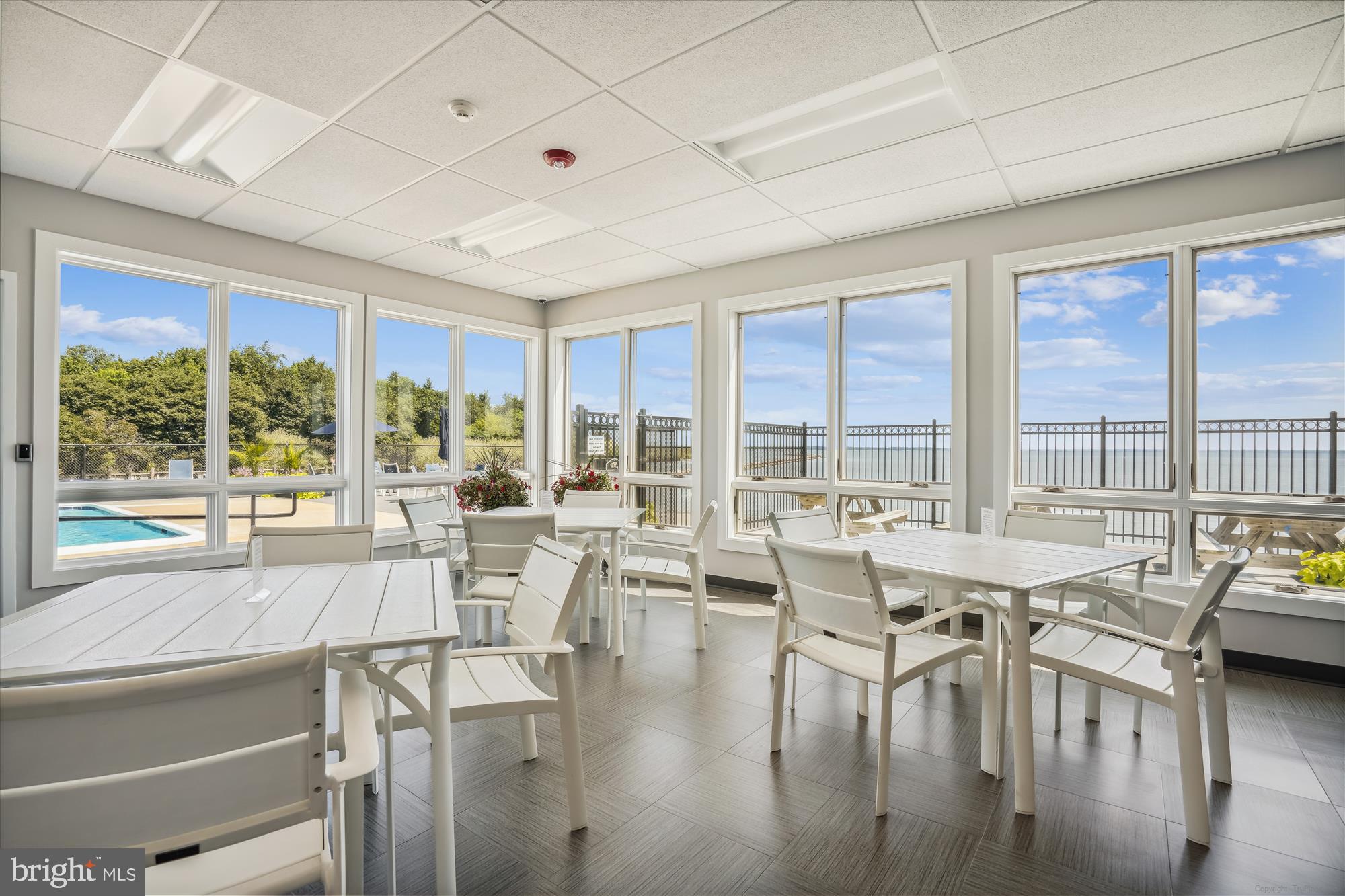 QUEENS LANDING - Residential