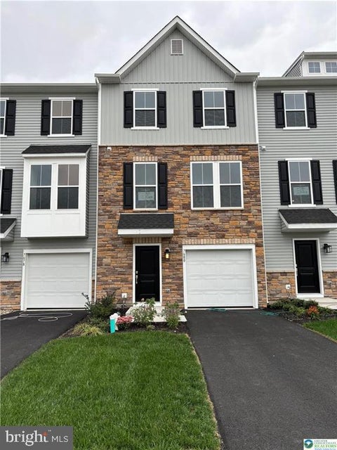 Townhouse For Rent - 7680 Clayton Avenue<br/> Lehigh County, COOPERSBURG, PA 18036
