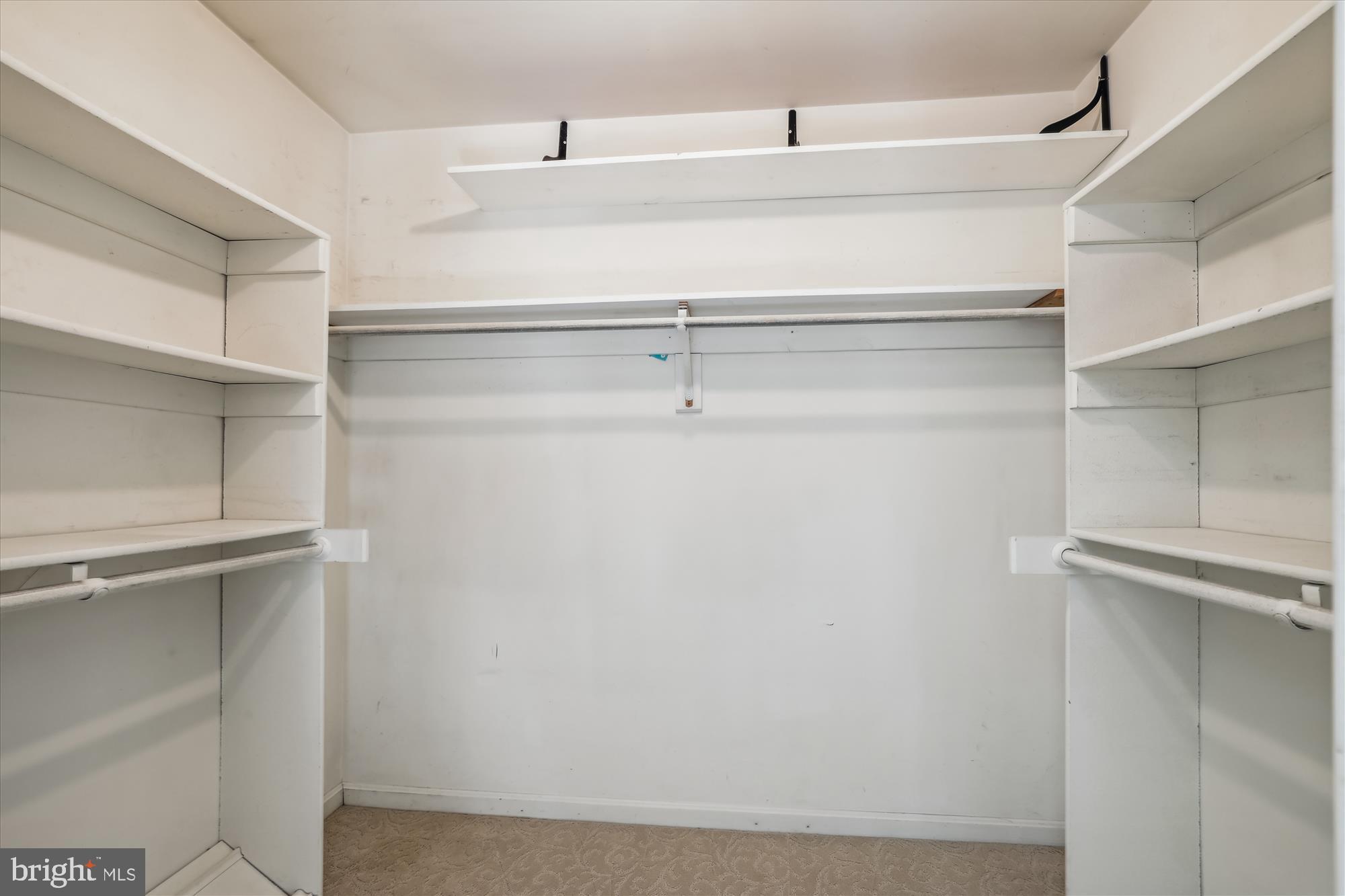 HAMPTON HILLS - Residential