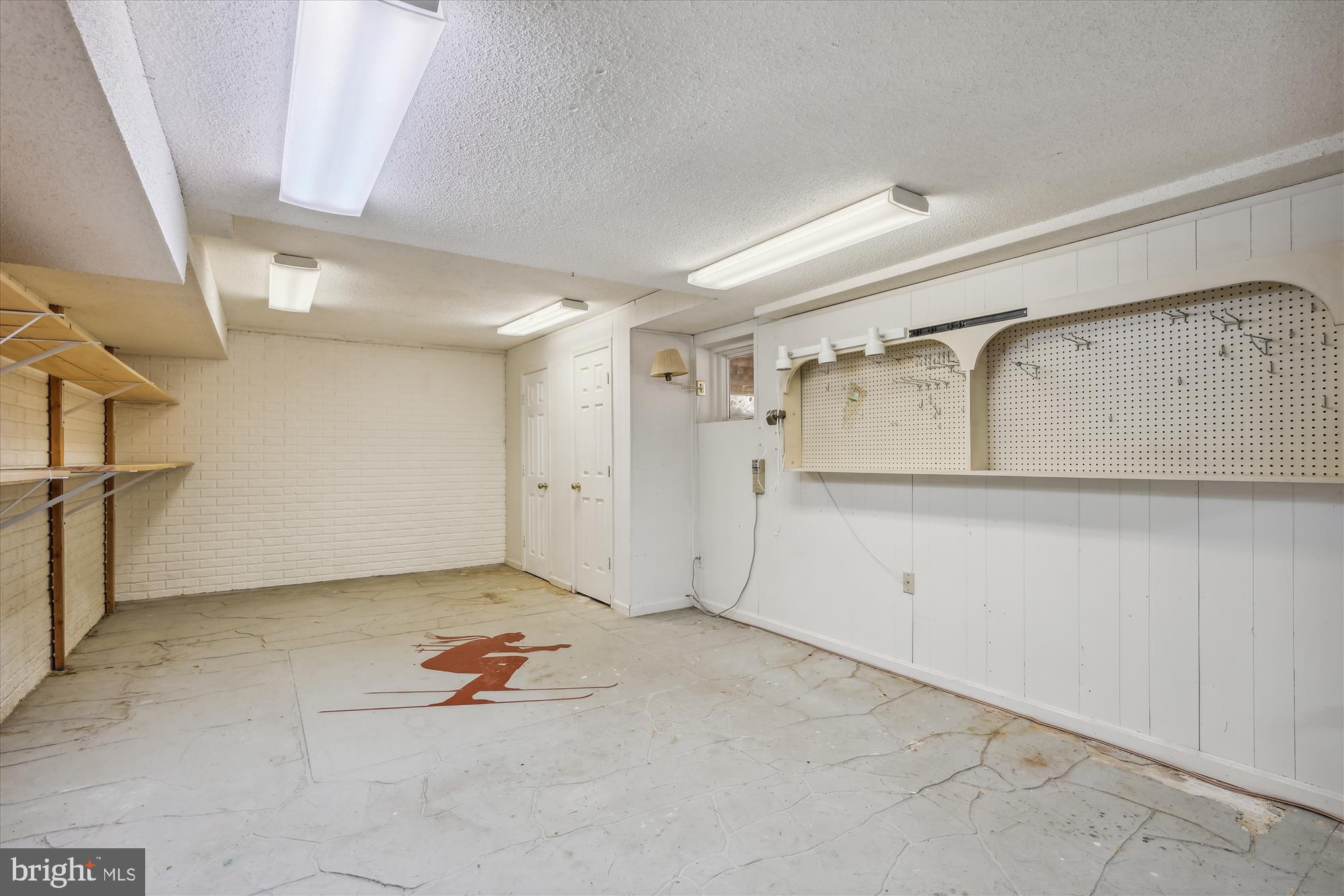 HAMPTON HILLS - Residential