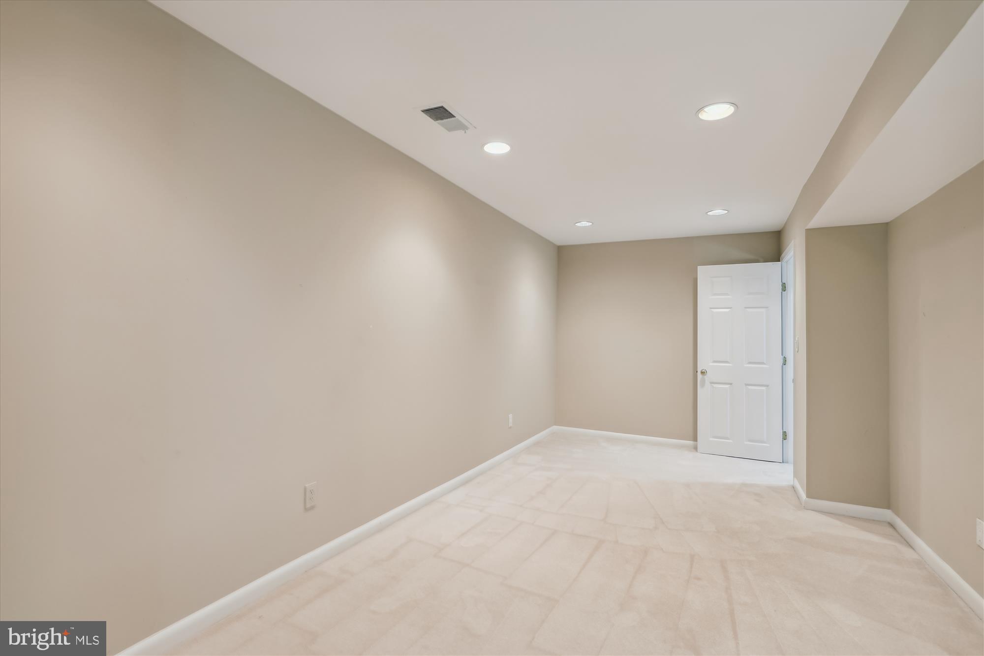 HAMPTON HILLS - Residential