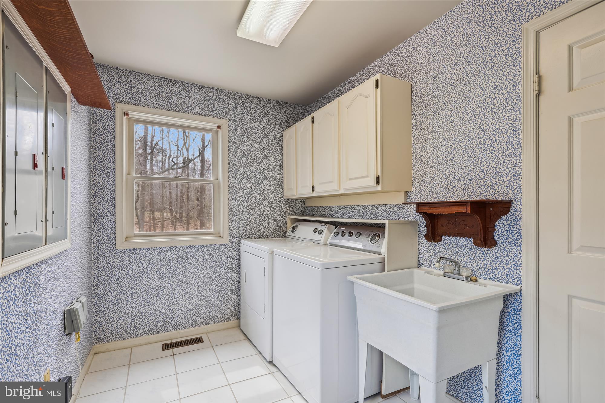 HAMPTON HILLS - Residential