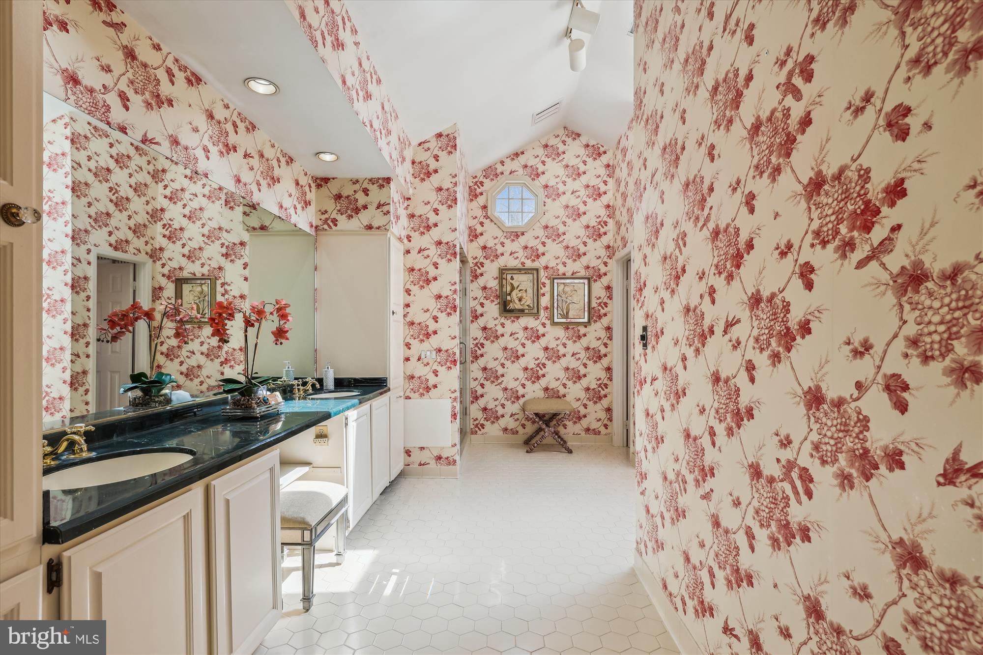 HAMPTON HILLS - Residential