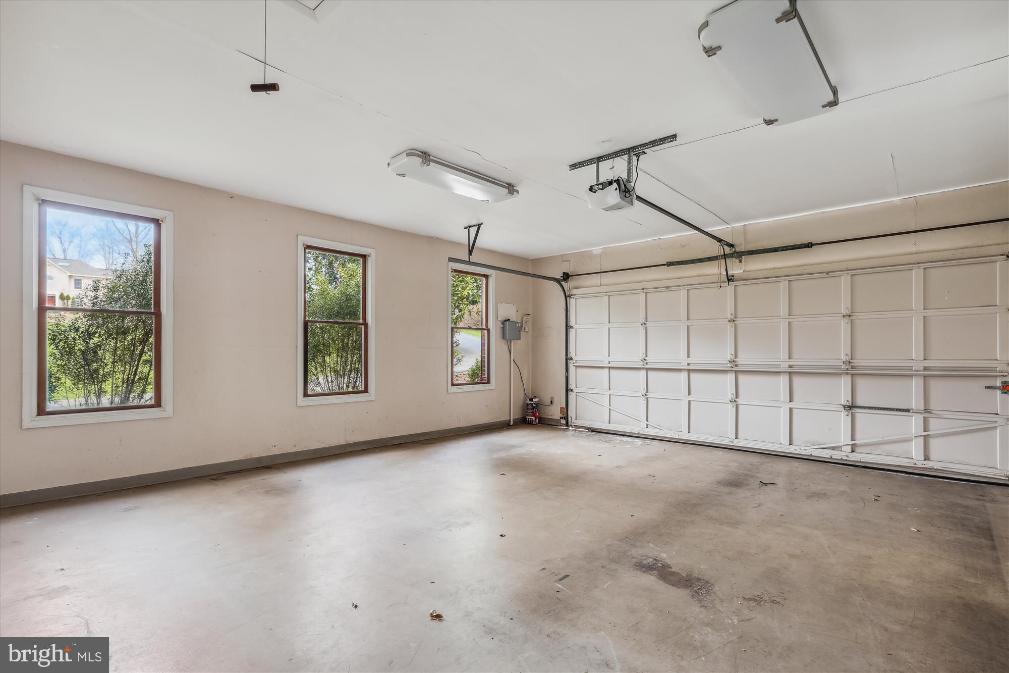 HAMPTON HILLS - Residential