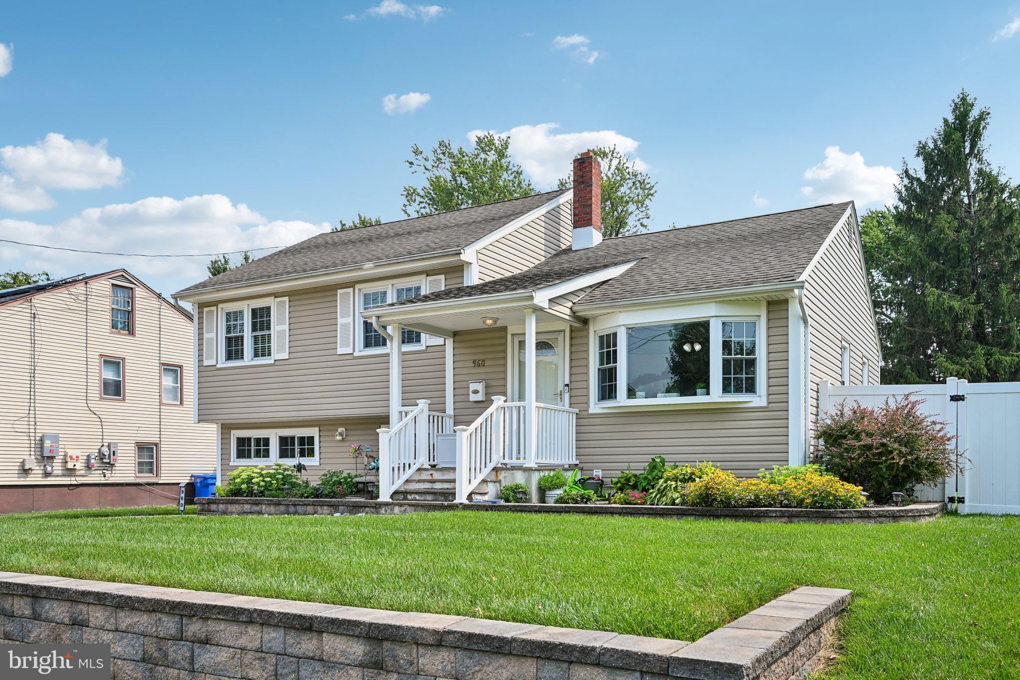 960 WOODLANE ROAD