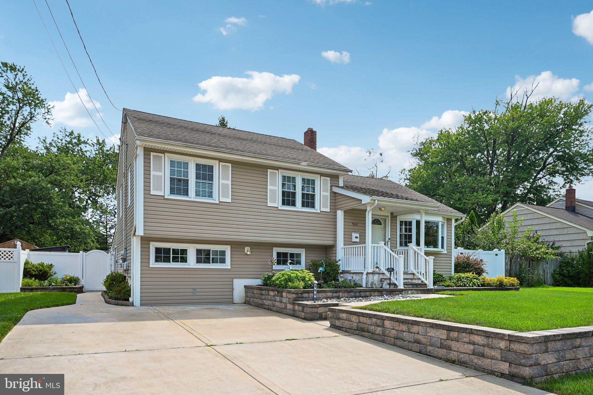 960 WOODLANE ROAD