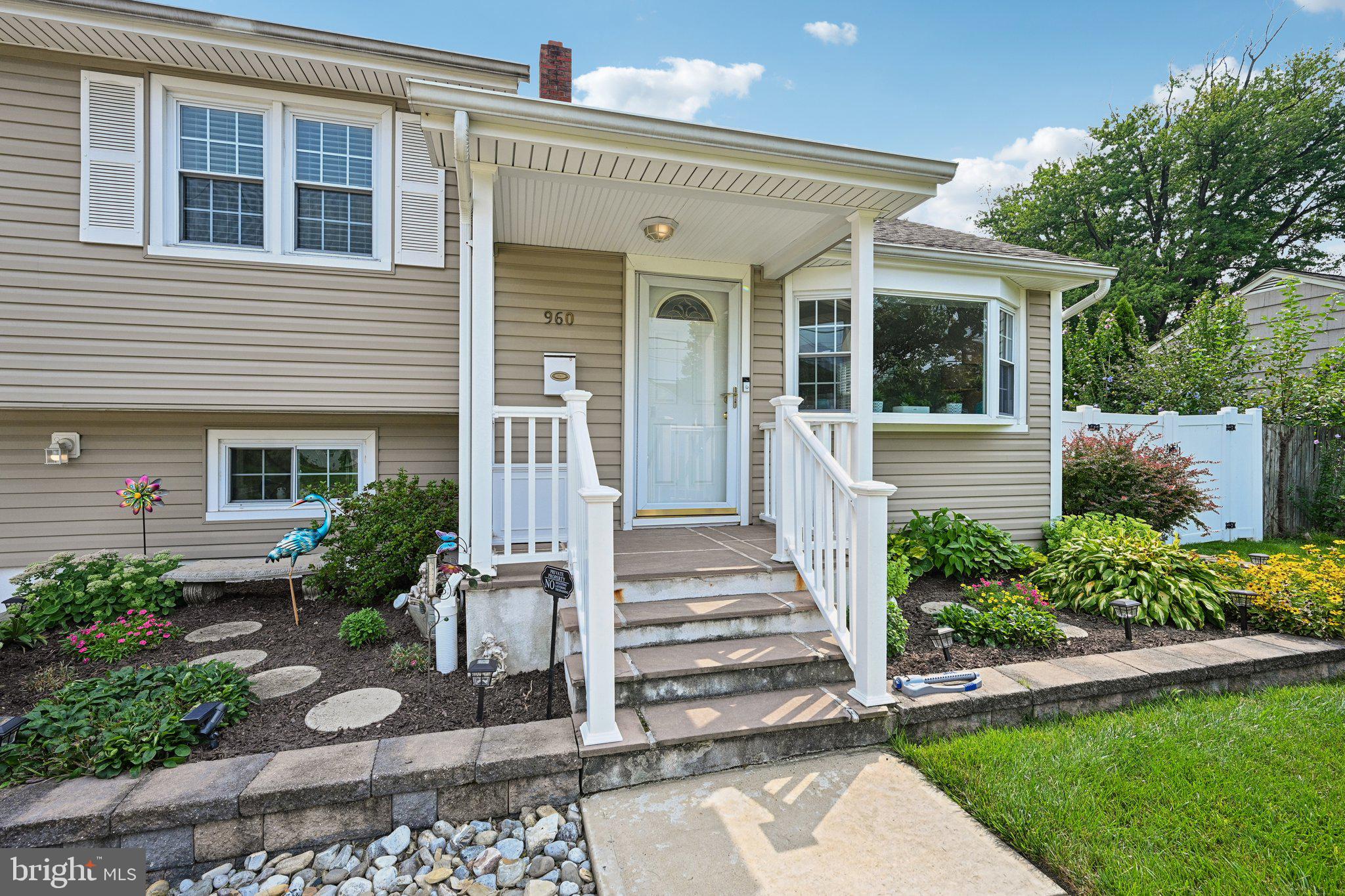 960 WOODLANE ROAD