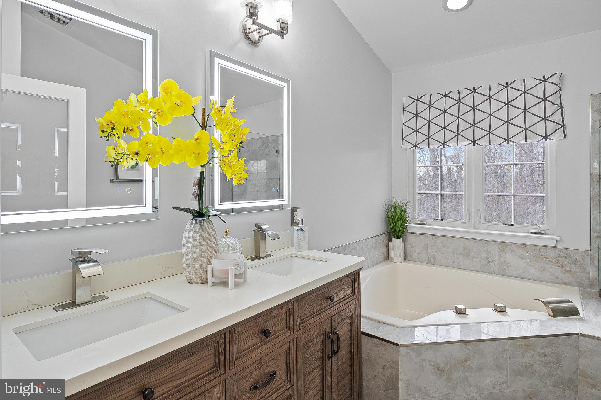 SUMMIT CREEK - Residential