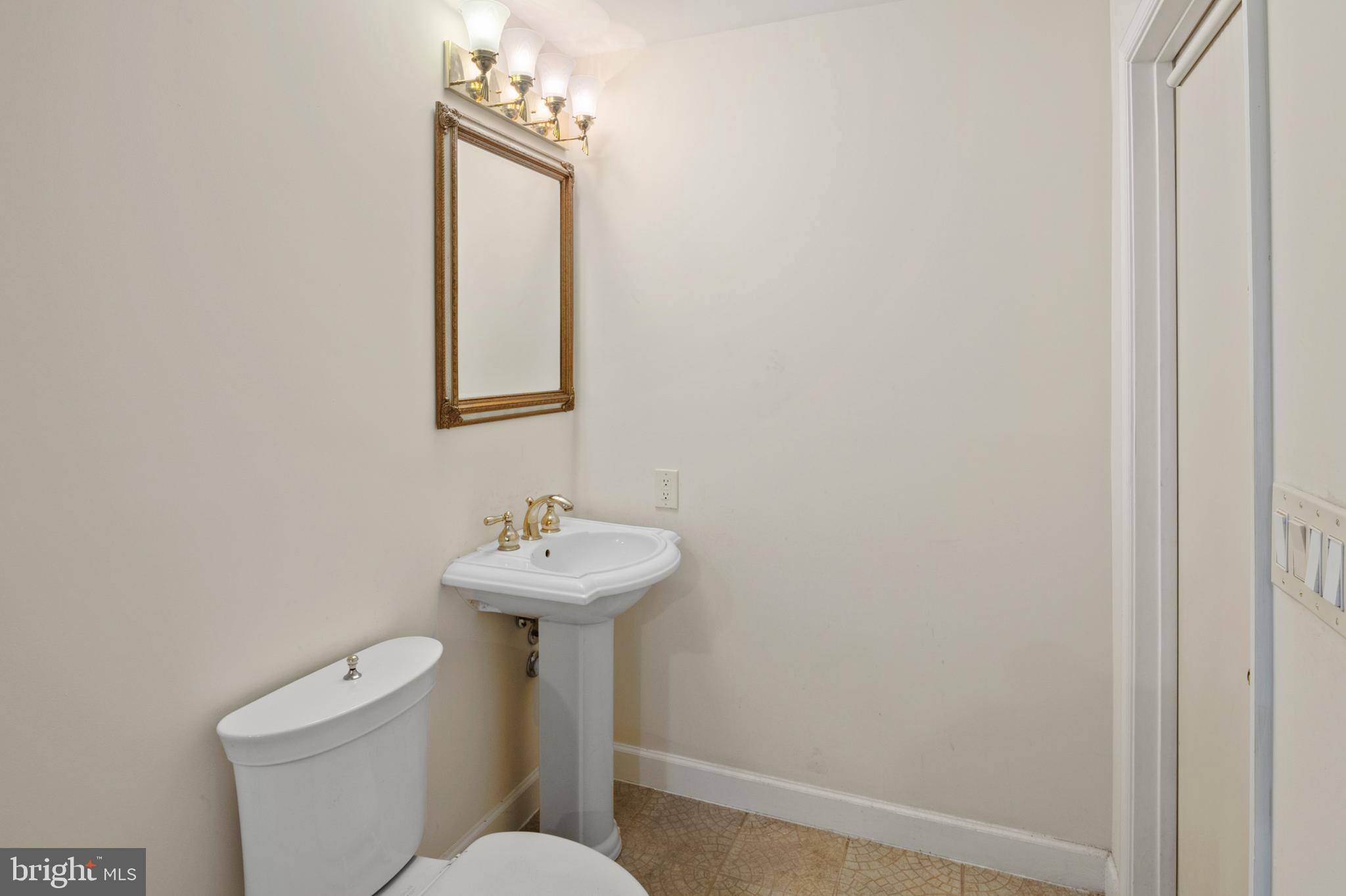 SUMMIT CREEK - Residential