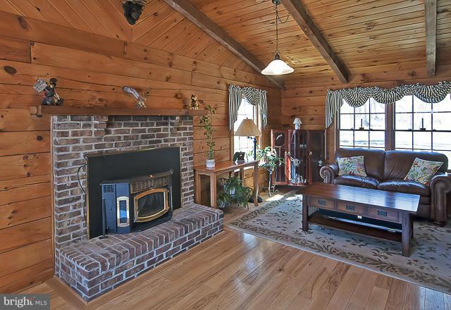 BEAR HOLLOW - Residential
